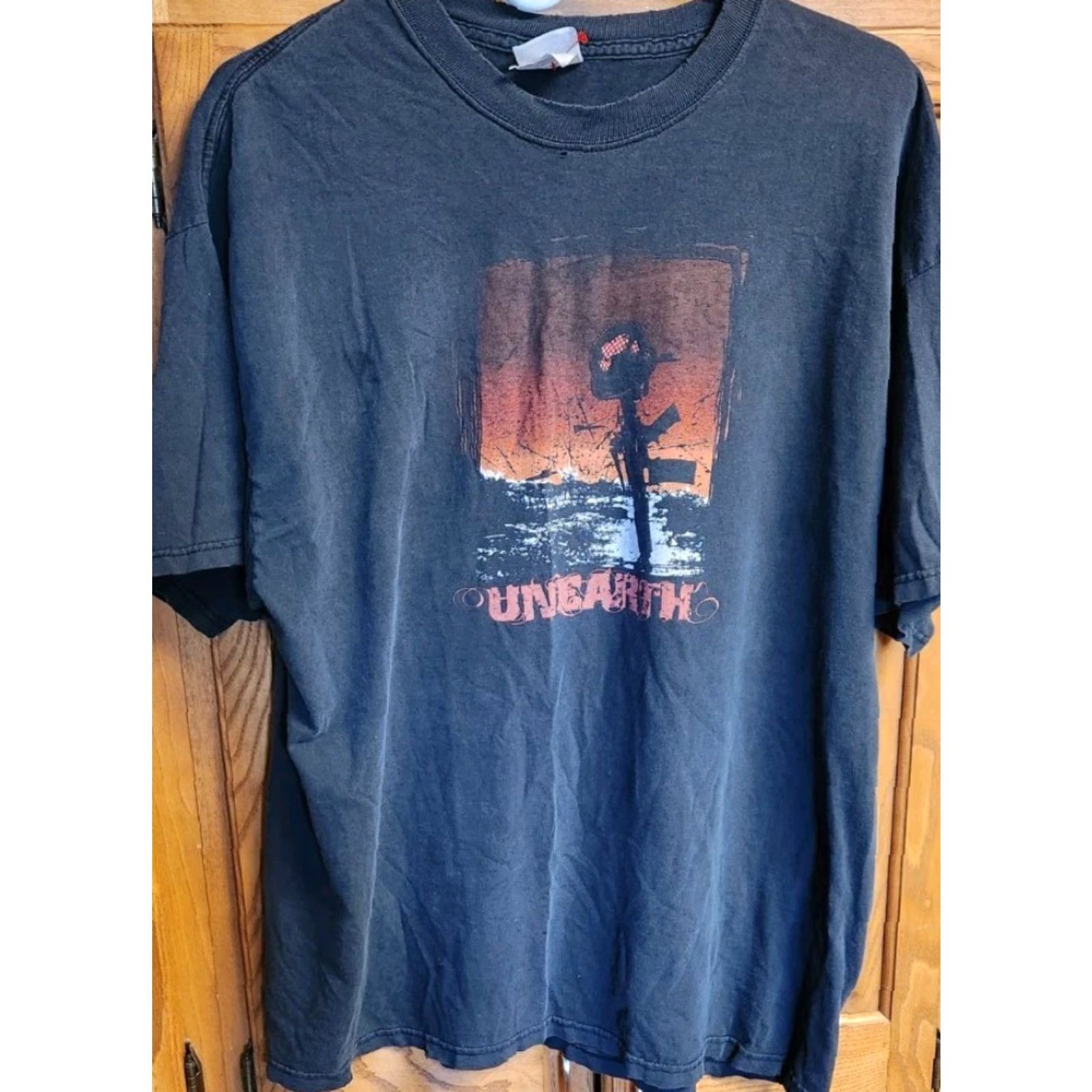 Hanes VINTAGE Hanes Unearth T Shirt Mens XL Rock Band Tee Gun Helmet War Black 2000s Band Grunge Retro Shirt Mens XL Black Hanes Size US XL / EU 56 / 4 - 3 Thumbnail