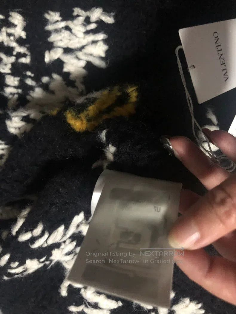 Valentino Valentino Black big flower sweaterBlack big flower crochet Size L / US 10 / IT 46 - 7 Thumbnail