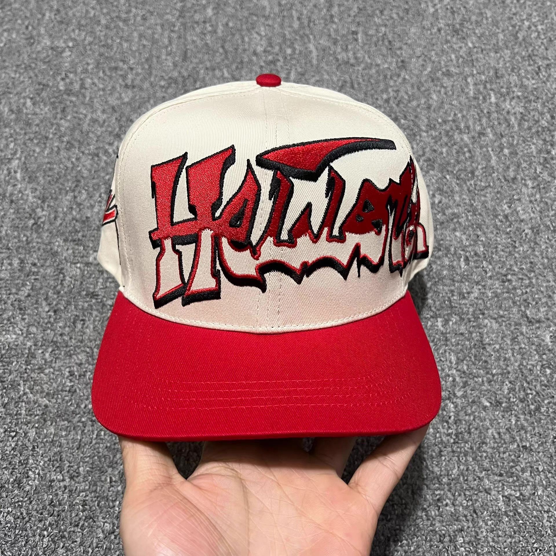 HELLSTAR Hellstar quirky embroidered curved brim baseball cap Q7 Size ONE SIZE - 1 Thumbnail