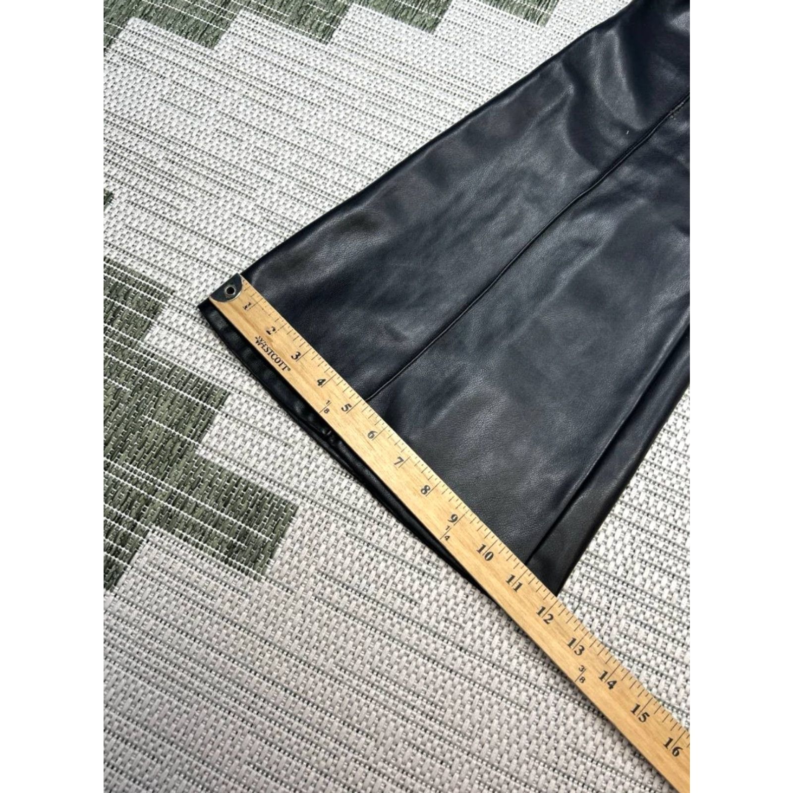 7 For All Mankind VINTAGE 7 For All Mankind Faux Leather Pants Black Womens Small Mid Rise Flare Leg Size 28" / US 6 / IT 42 - 5 Thumbnail