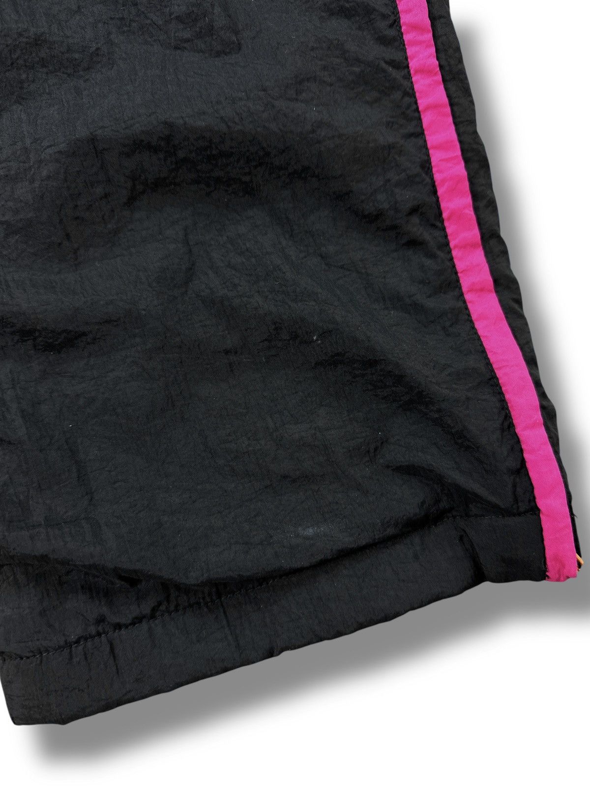 Nike Vintage 80’s Nike Nylon Track Pants Joggers Black Retro Y2K Size US 34 / EU 50 - 4 Thumbnail