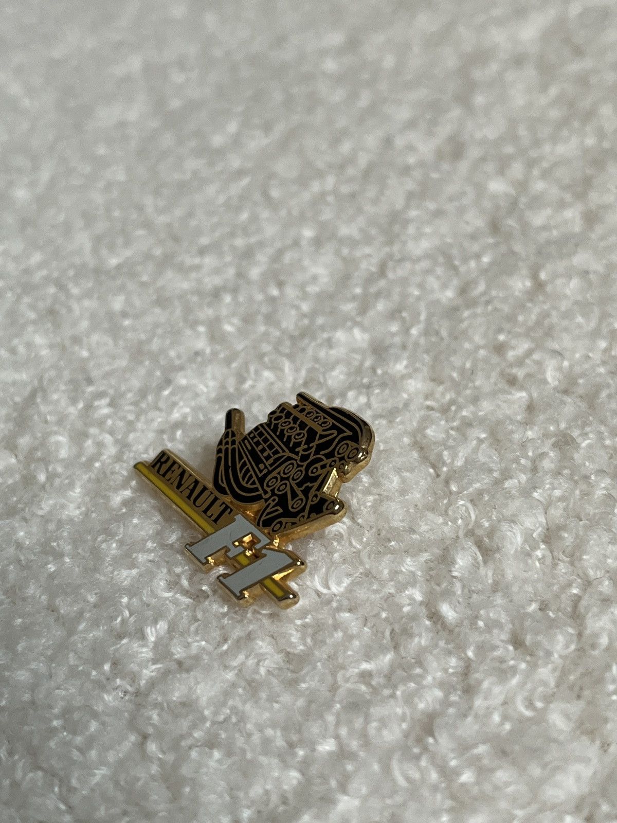 Formula 1 Renault F1 vintage pin Size ONE SIZE - 3 Thumbnail