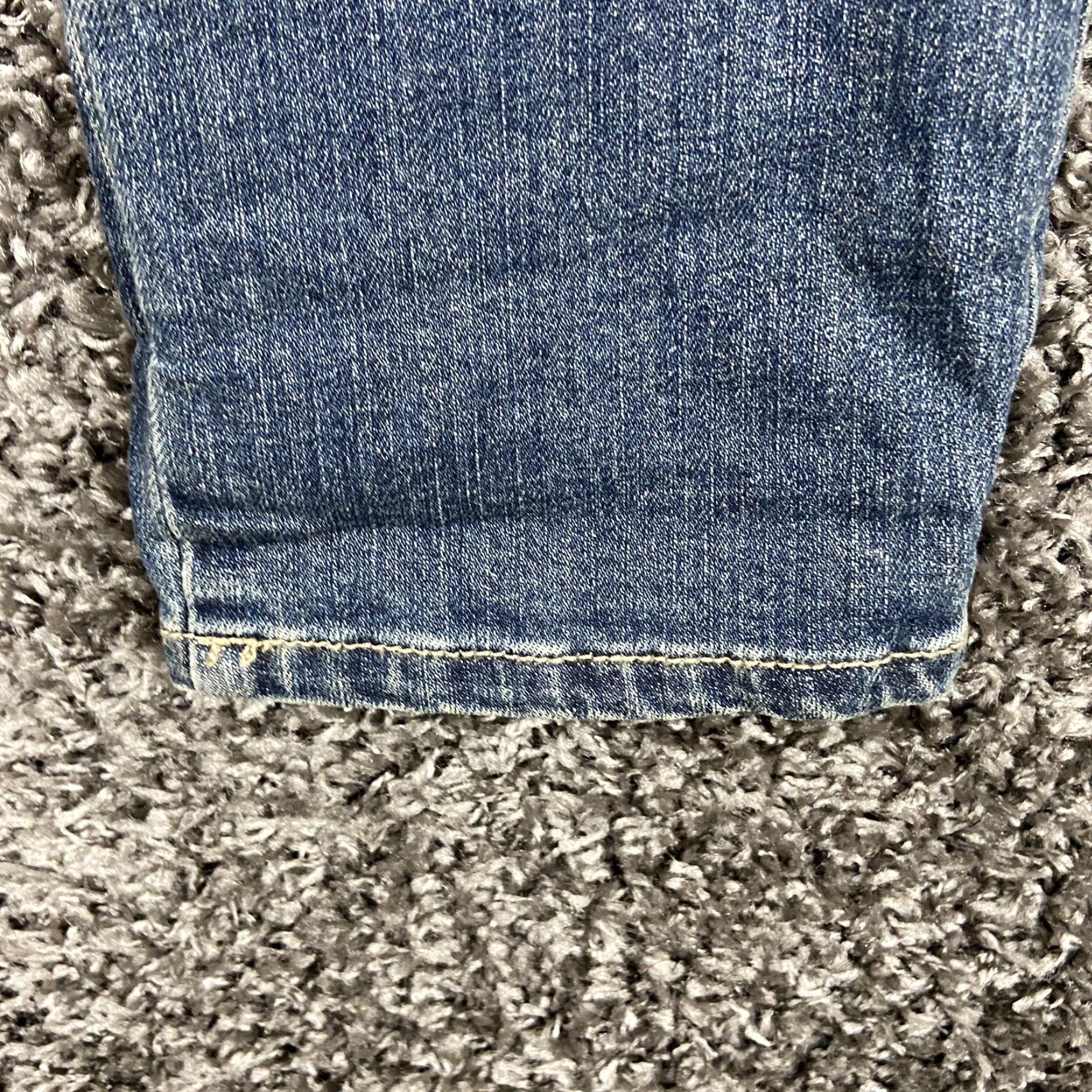 Liz Claiborne Liz Claiborne Jeans Skinny Women’s 8 Blue Embroidery Flowers Pink Flowers Ladies 8 Women Size 30" / US 8 / IT 44 - 2 Thumbnail