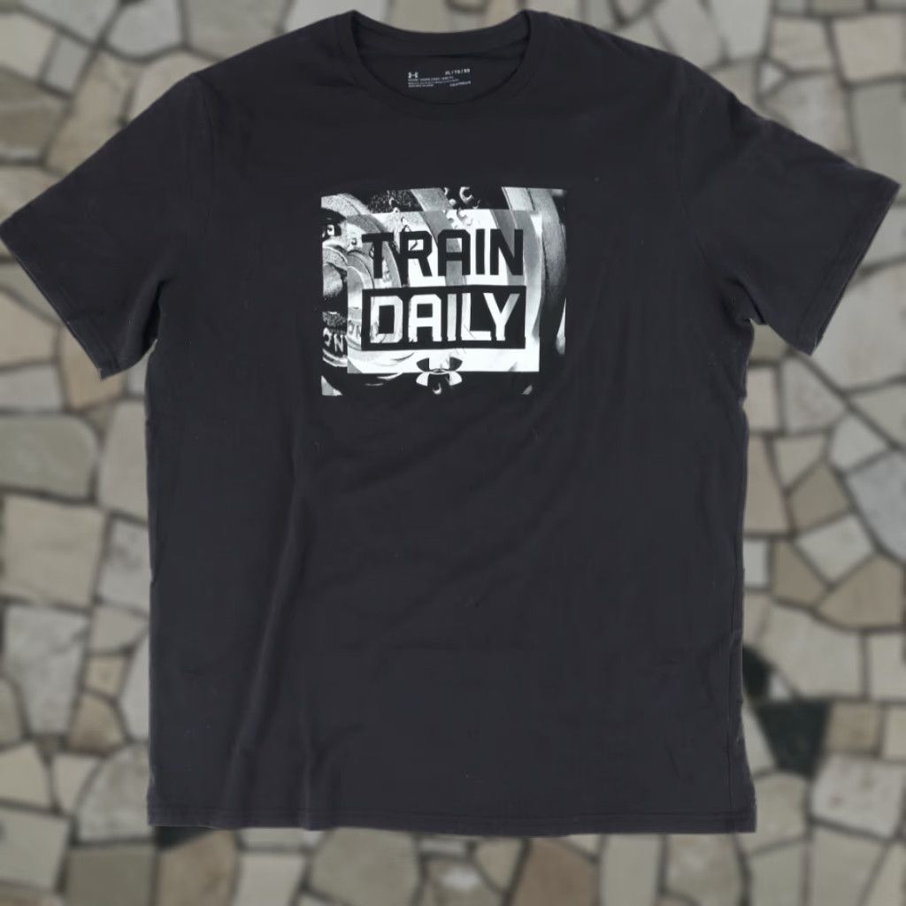Under Armour Under Armour Train Daily Graphic Solid T-Shirt Black Men's XL Size US XL / EU 56 / 4 - 1 Thumbnail