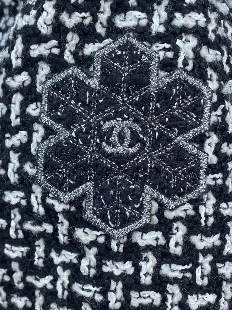 Chanel Chanel Black and white plaid tweed woven down jacket 2504-N Size XXS / US 00 / IT 34 - 4 Thumbnail