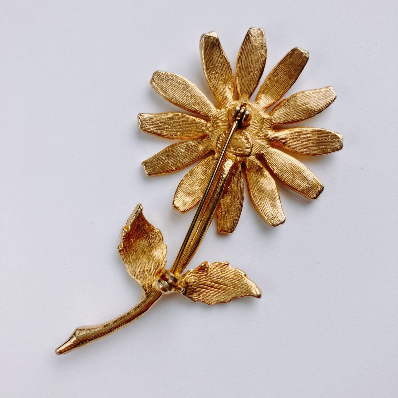 Vintage Vintage Signed Accessocraft NYC Enamel Daisy Flower Brooch Size ONE SIZE - 7 Thumbnail