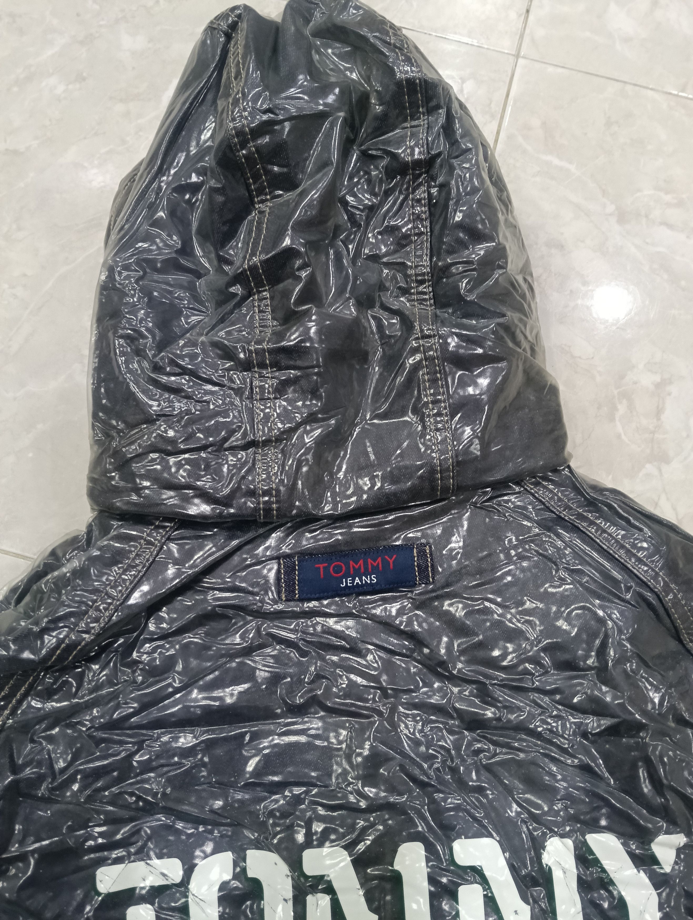 Tommy Hilfiger Vintage Tommy Hilfiger Denim In Plastic Size US L / EU 52-54 / 3 - 10 Thumbnail