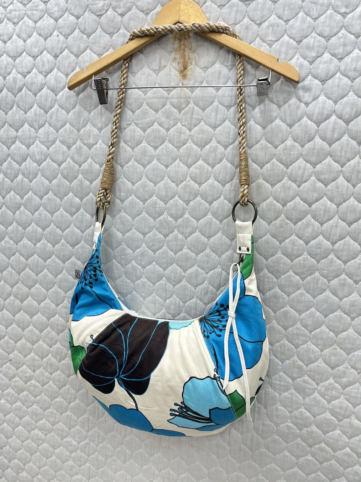 Ocean Pacific 🔥🔥🔥STEALS OCEAN PACIFIC FLORAL SLING BAG Size ONE SIZE - 3 Thumbnail