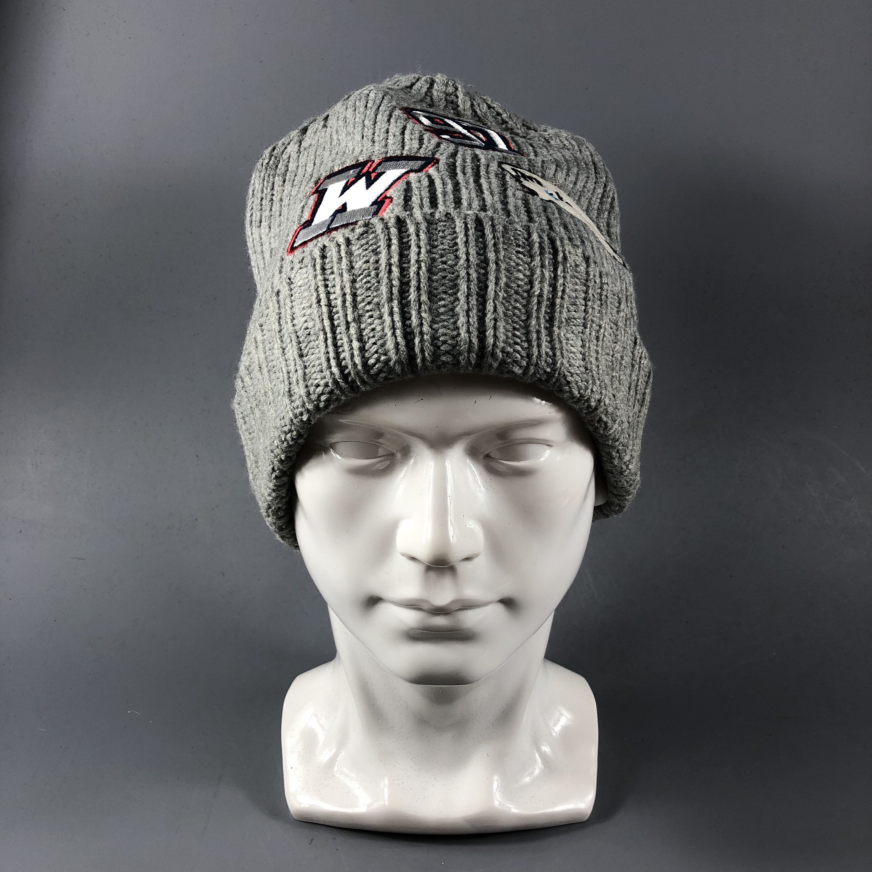GU GU Patches Knit Beanie Snowcap Snow Hat B706 Size ONE SIZE - 1 Thumbnail