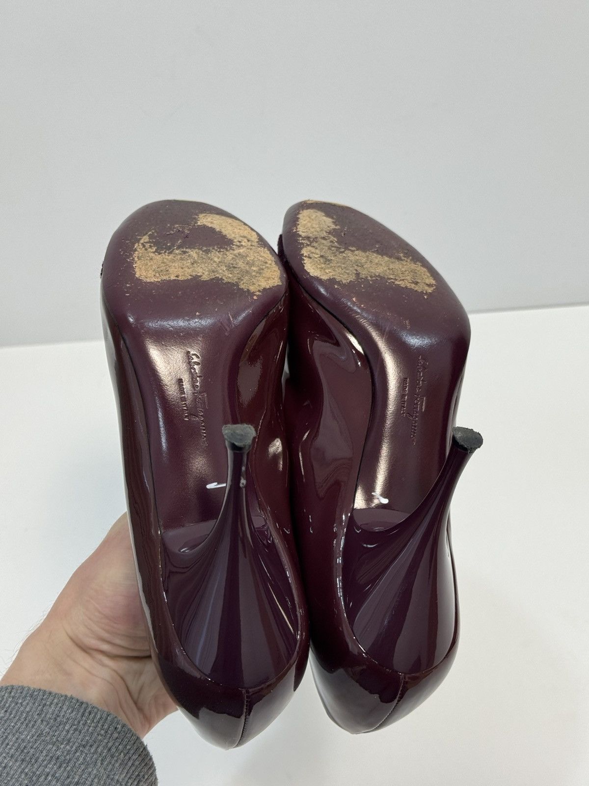 Salvatore Ferragamo Salvatore Ferragamo Burgundy Size 6.5 NARROW Patent Pumps Size US 6.5 / IT 36.5 - 10 Thumbnail