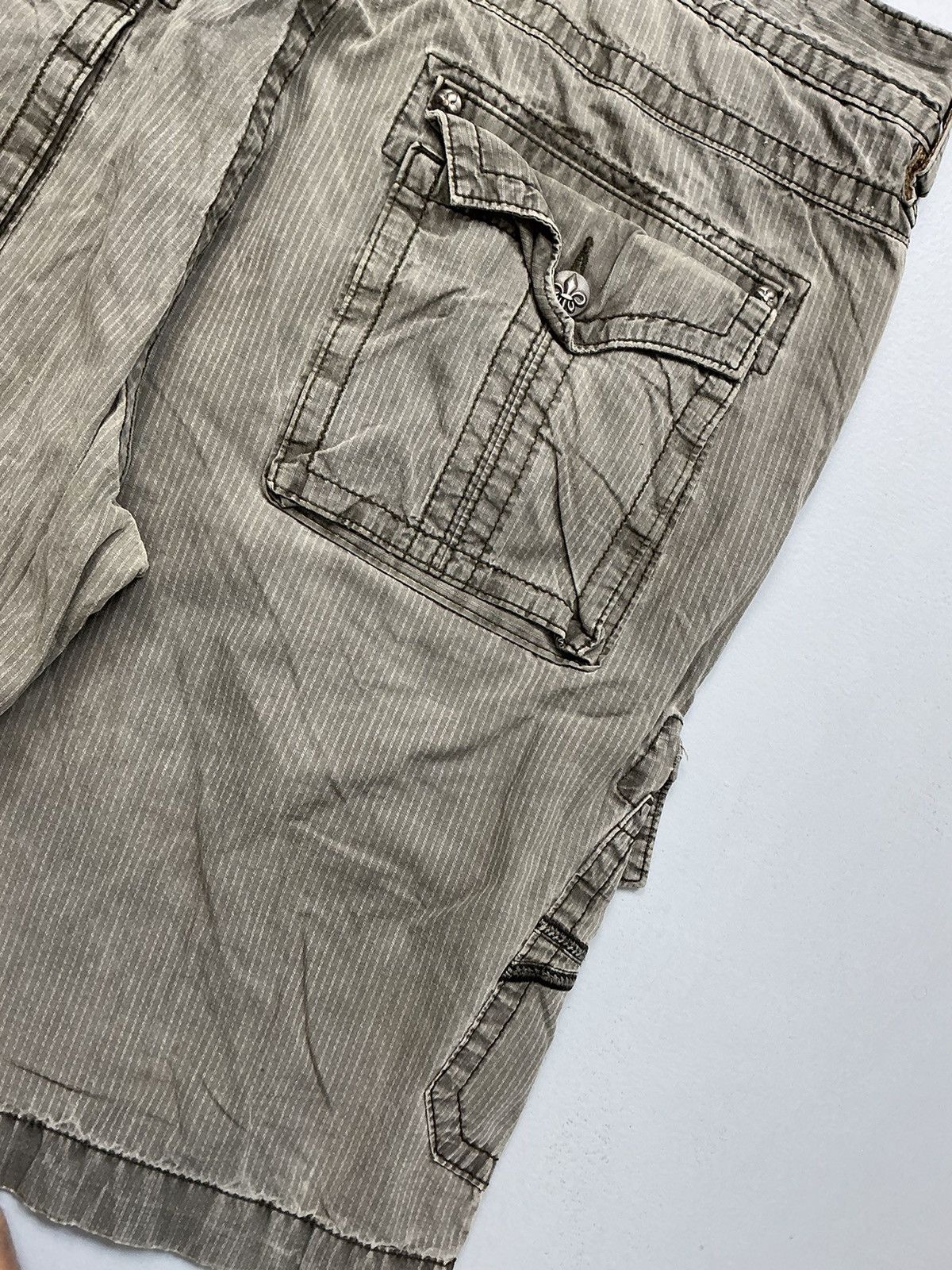 Rock Revival Vintage rock revival cargo jort Size US 44 / EU 60 - 11 Thumbnail