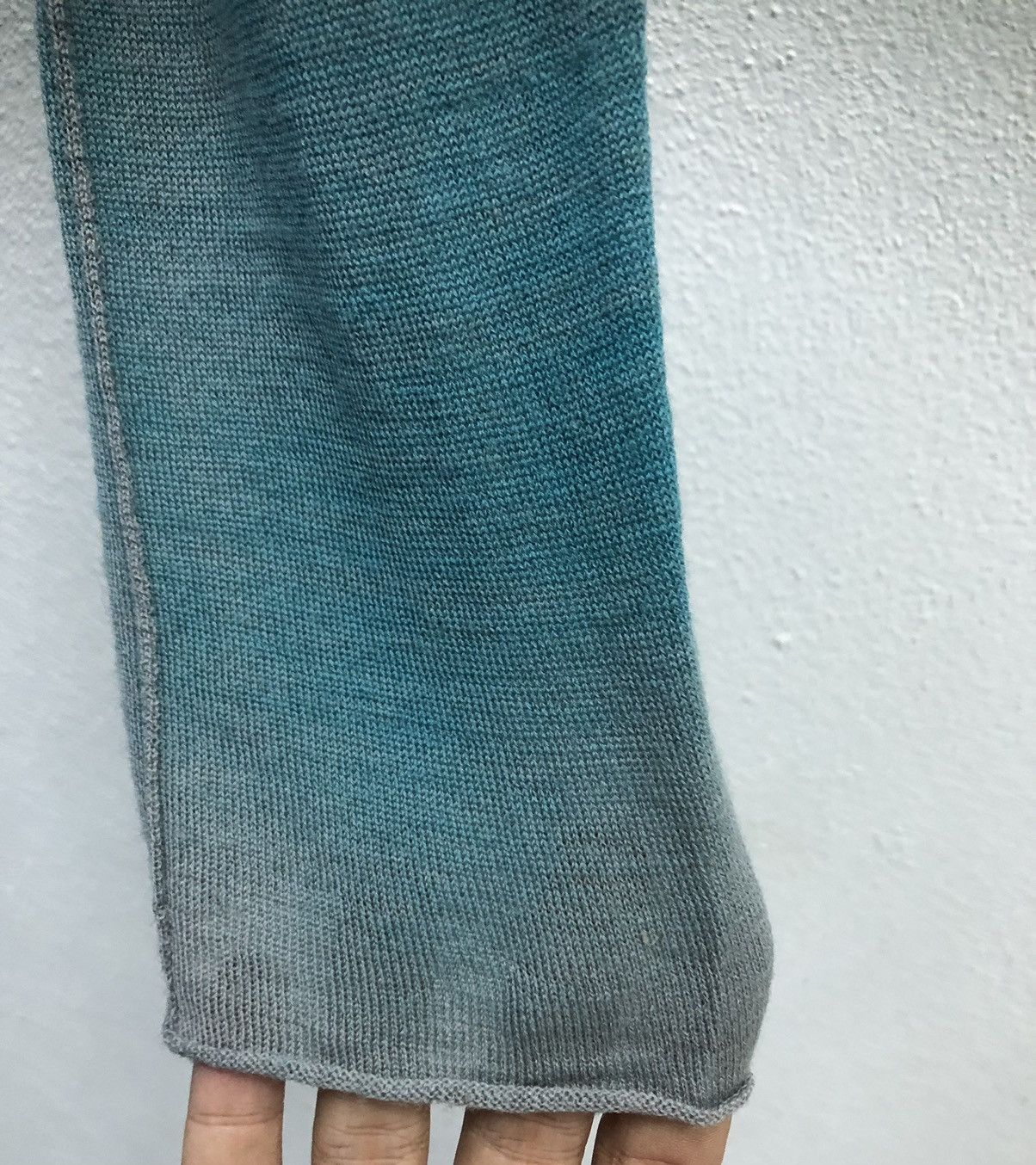 Giorgio Armani × Vintage Giorgio Armani Lightweight Knit V-Neck Sweater Made in Italy Size US M / EU 48-50 / 2 - 5 Thumbnail