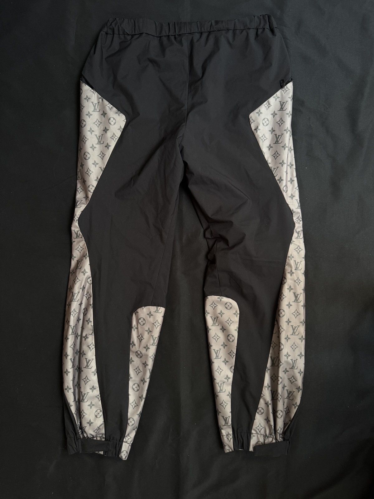 Louis Vuitton Louis Vuitton 2054 Heat Reactive Monogram Logo Track Pants Size US 44 / EU 60 - 4 Thumbnail