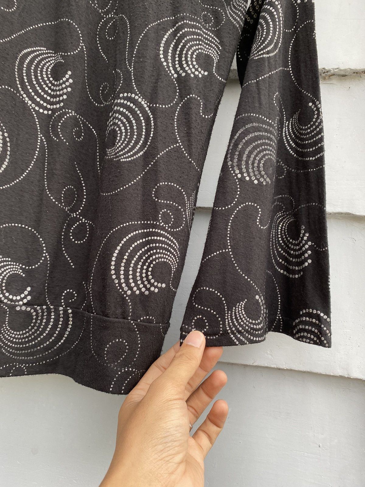 Japanese Brand Alphabet Club Longsleeve with Abstract Dot Swirl Pattern Size ONE SIZE - 6 Thumbnail