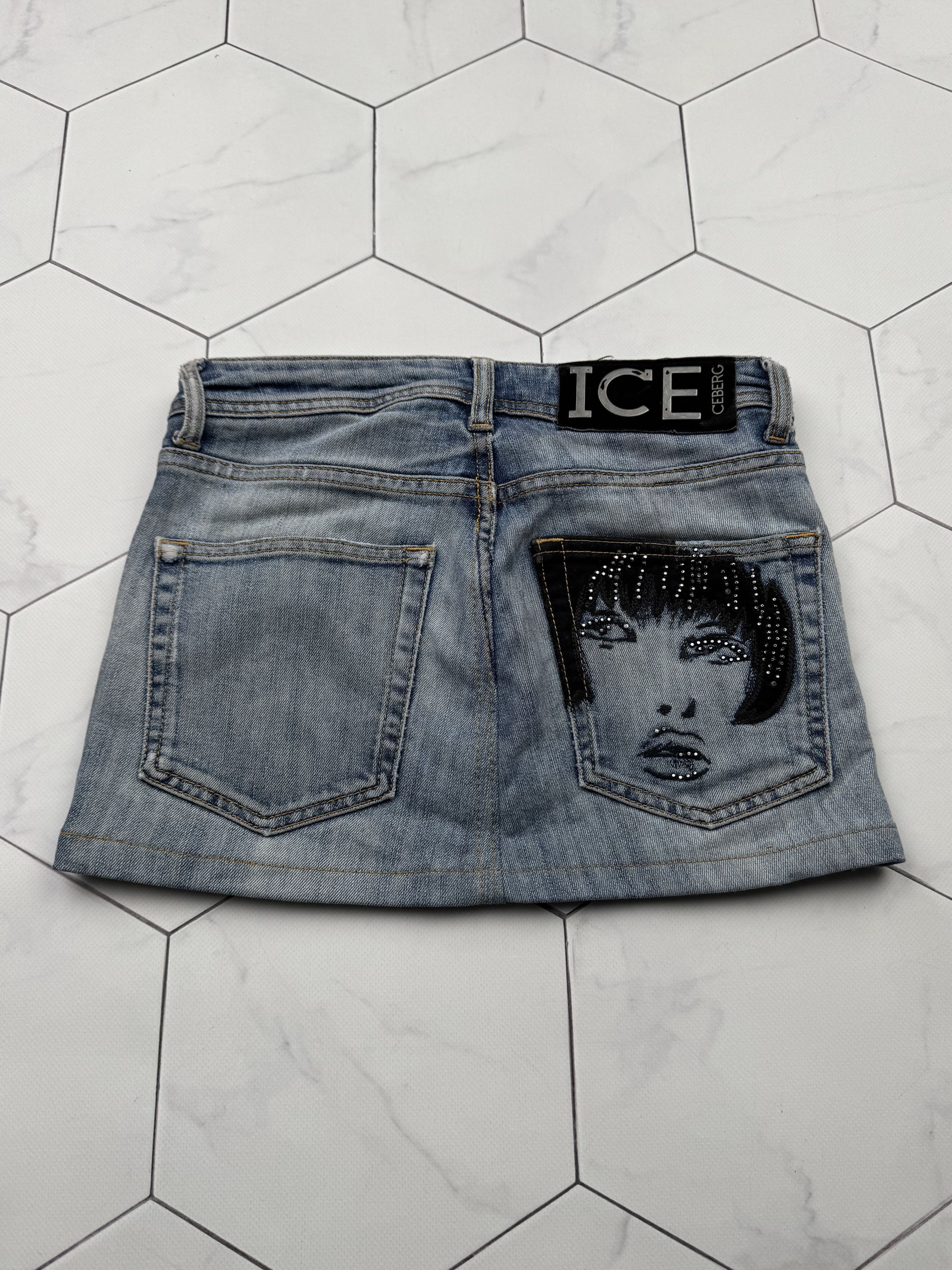 Iceberg Iceberg Vintage Mini Skirt (B399)E2 Size 25" / US 0 / IT 36 - 1 Thumbnail