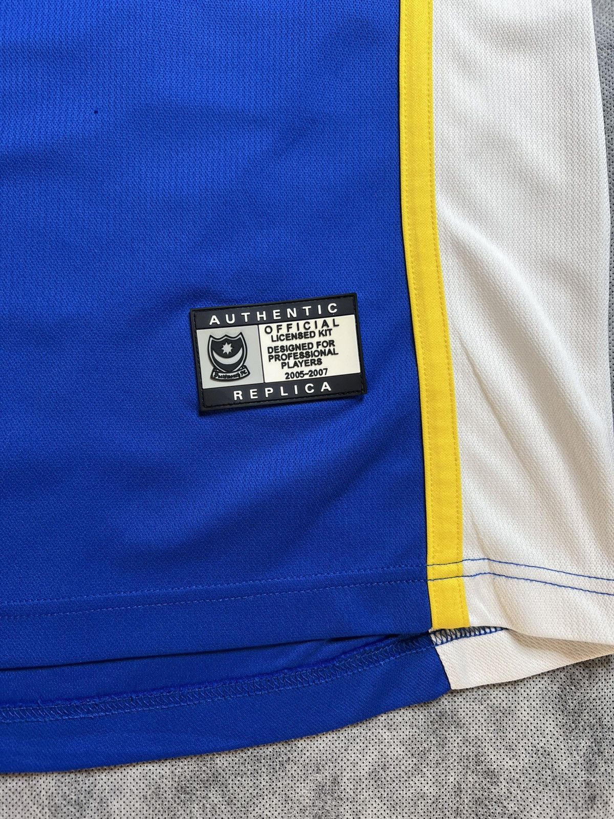 Vintage Portsmouth FC Vintage 200-2006 Home Jersey Longsleeve Size US XL / EU 56 / 4 - 9 Thumbnail