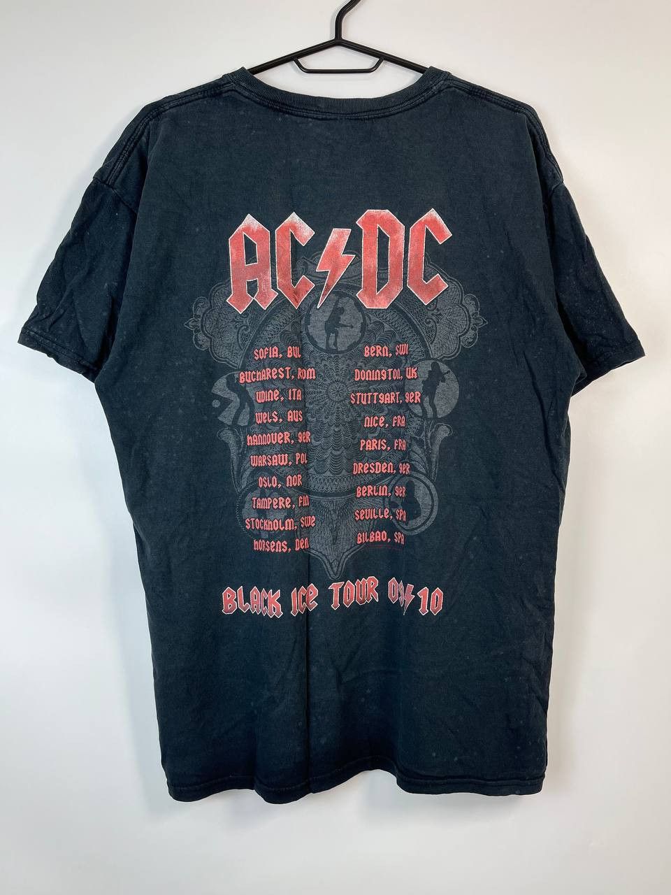 Gildan AC/DC BLACK ICE TOUR 2010 BAND T-SHIRT VINTAGE ROCK SIZE L Size US L / EU 52-54 / 3 - 5 Thumbnail