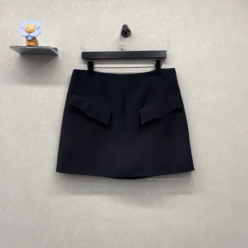 Louis Vuitton Louis Vuitton Solid black skirt Size 41" - 1 Thumbnail