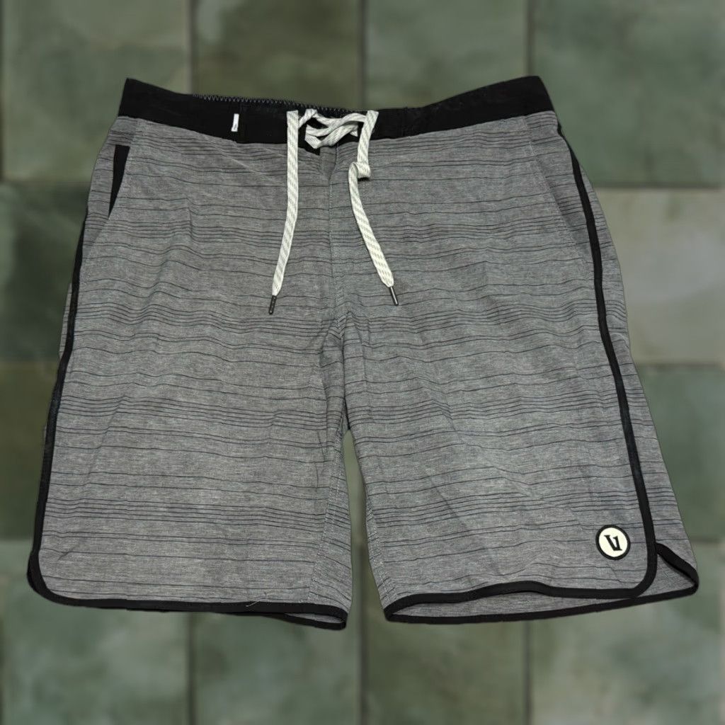 Vuori Vuori Cruise Shorts Men’s Size 34 Grey Microstripe Lightweight Stretch Size US 30 / EU 46 - 1 Thumbnail