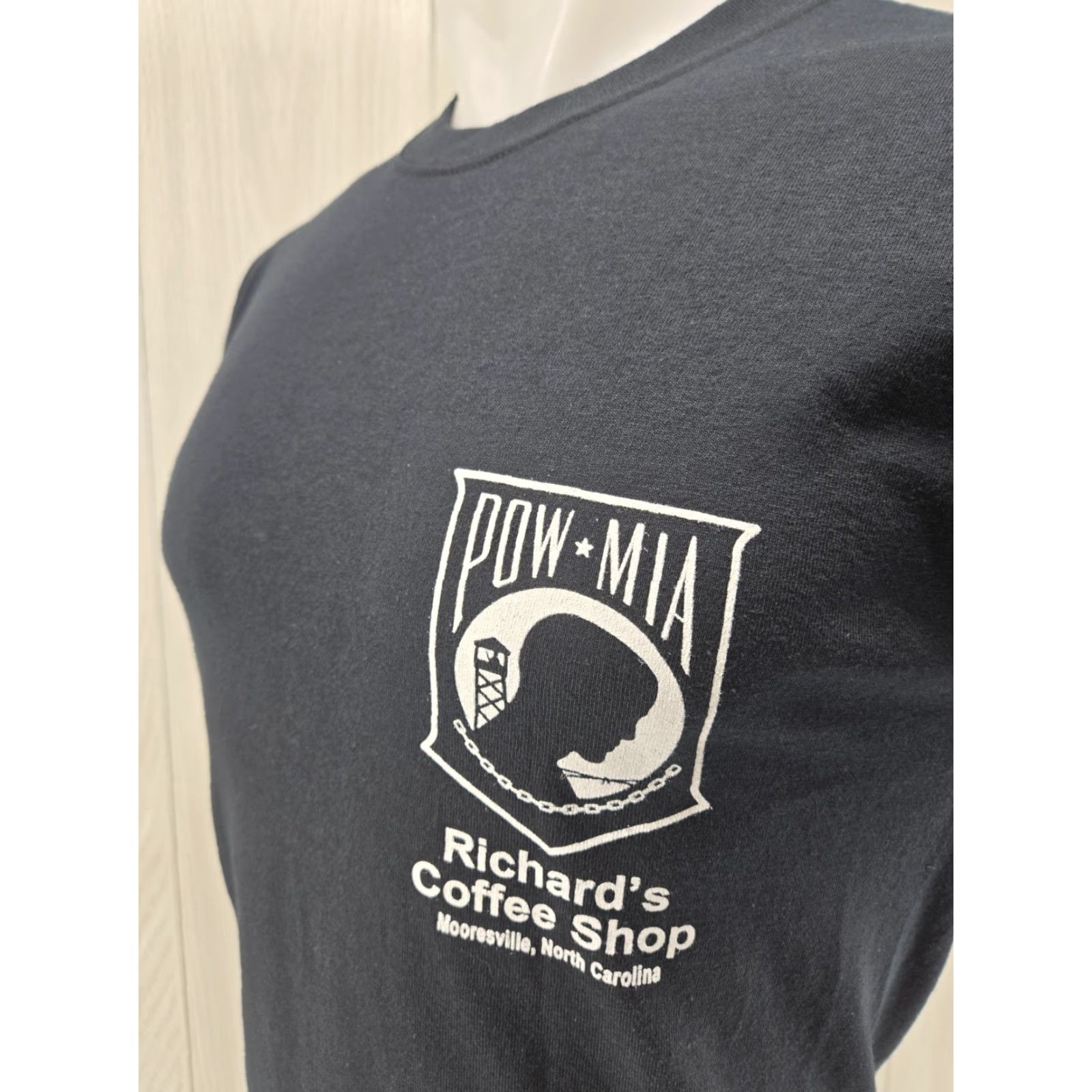 Gildan Gildan T-Shirt Unisex Adults Short Sleeve Crew Neck Double-Sided POW - MIA Richards Coffee Shop Sz Small Black Size US S / EU 44-46 / 1 - 5 Thumbnail