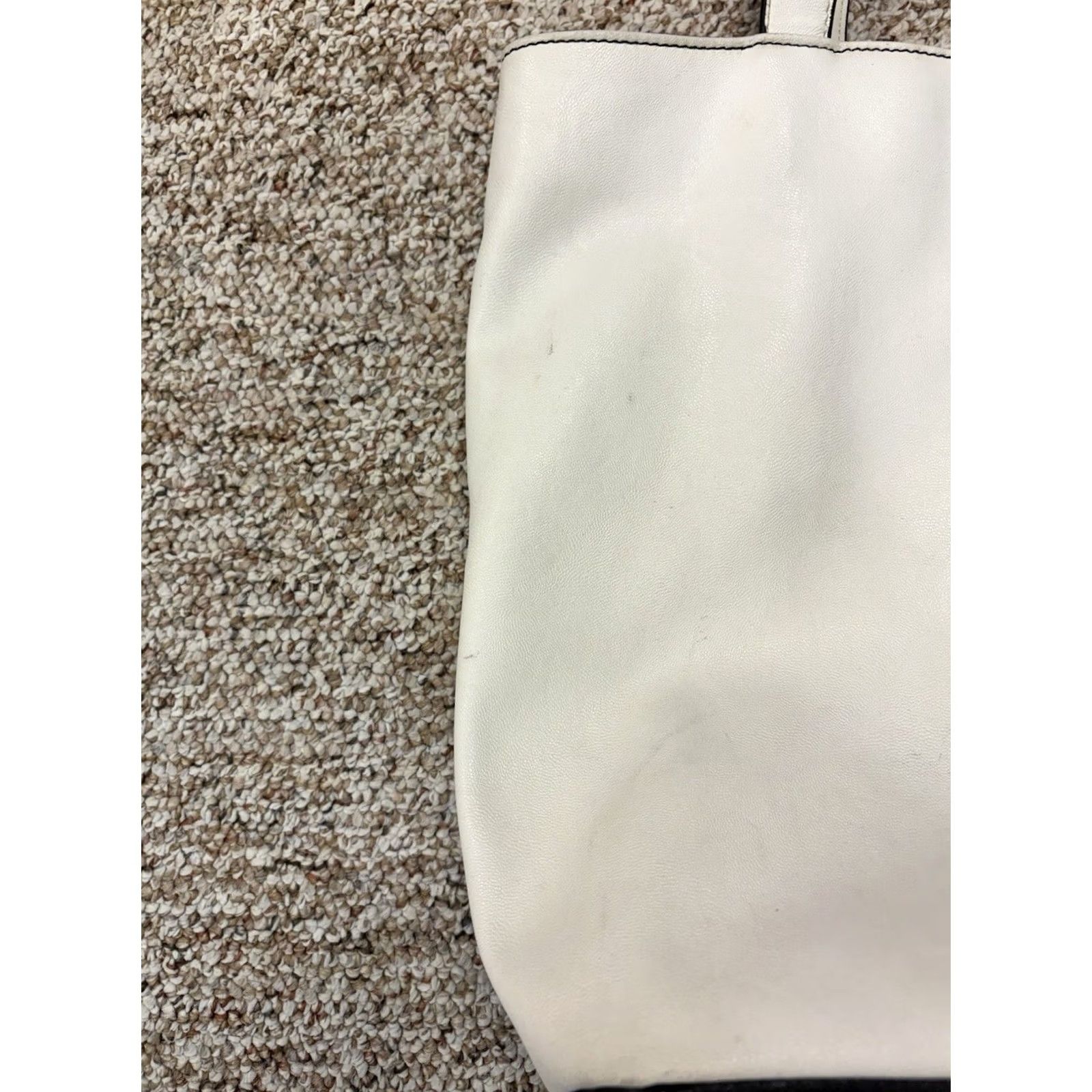 Kenneth Cole KENNETH COLE REACTION Purse Satchel Bag White & Black Zip - 25932 Satchel/Top Handle Bag Womens Luggage & Bags Size ONE SIZE - 5 Thumbnail