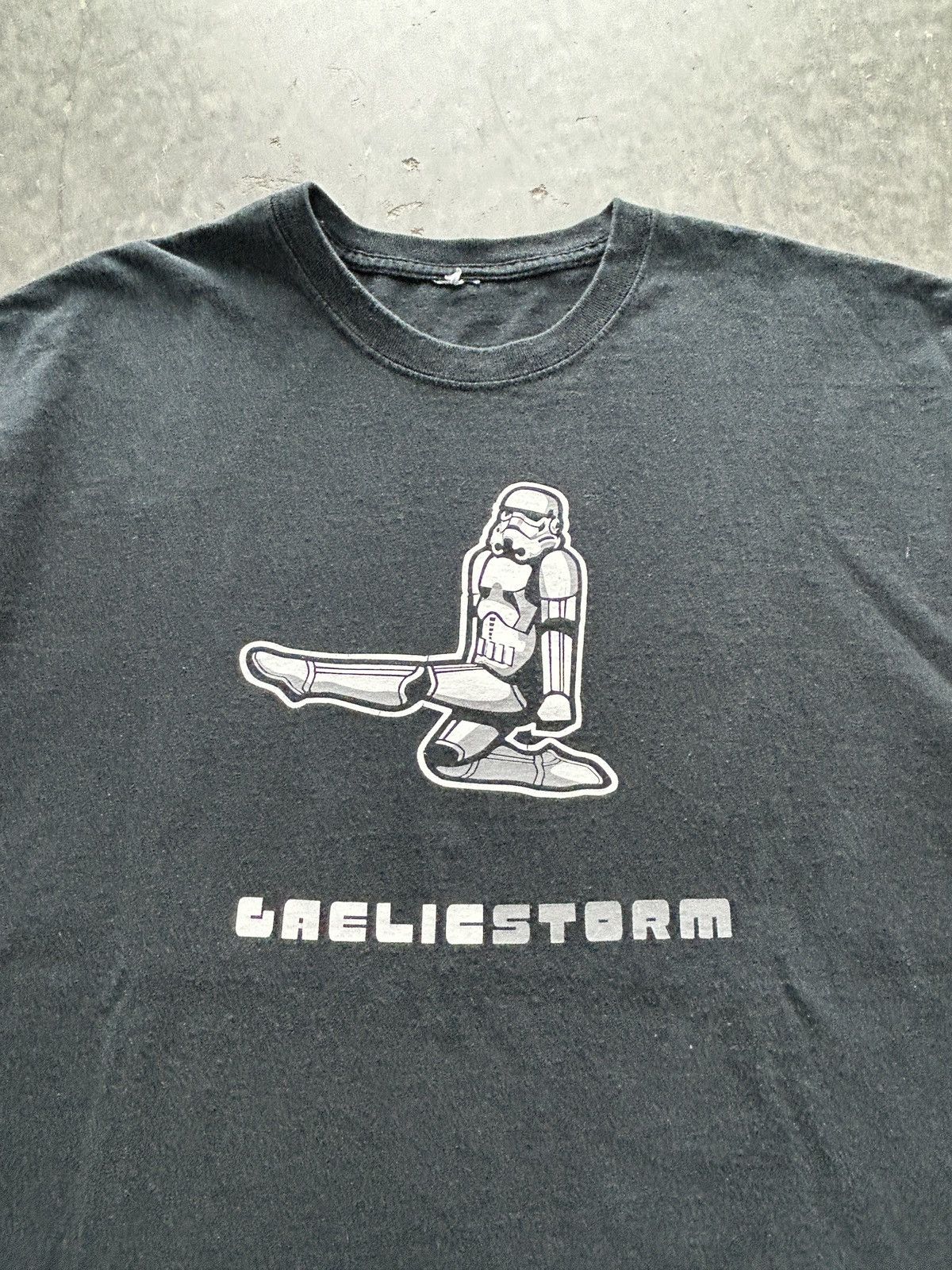 Vintage Vintage Y2K Gaelic Storm Band Tee Size US XL / EU 56 / 4 - 1 Thumbnail