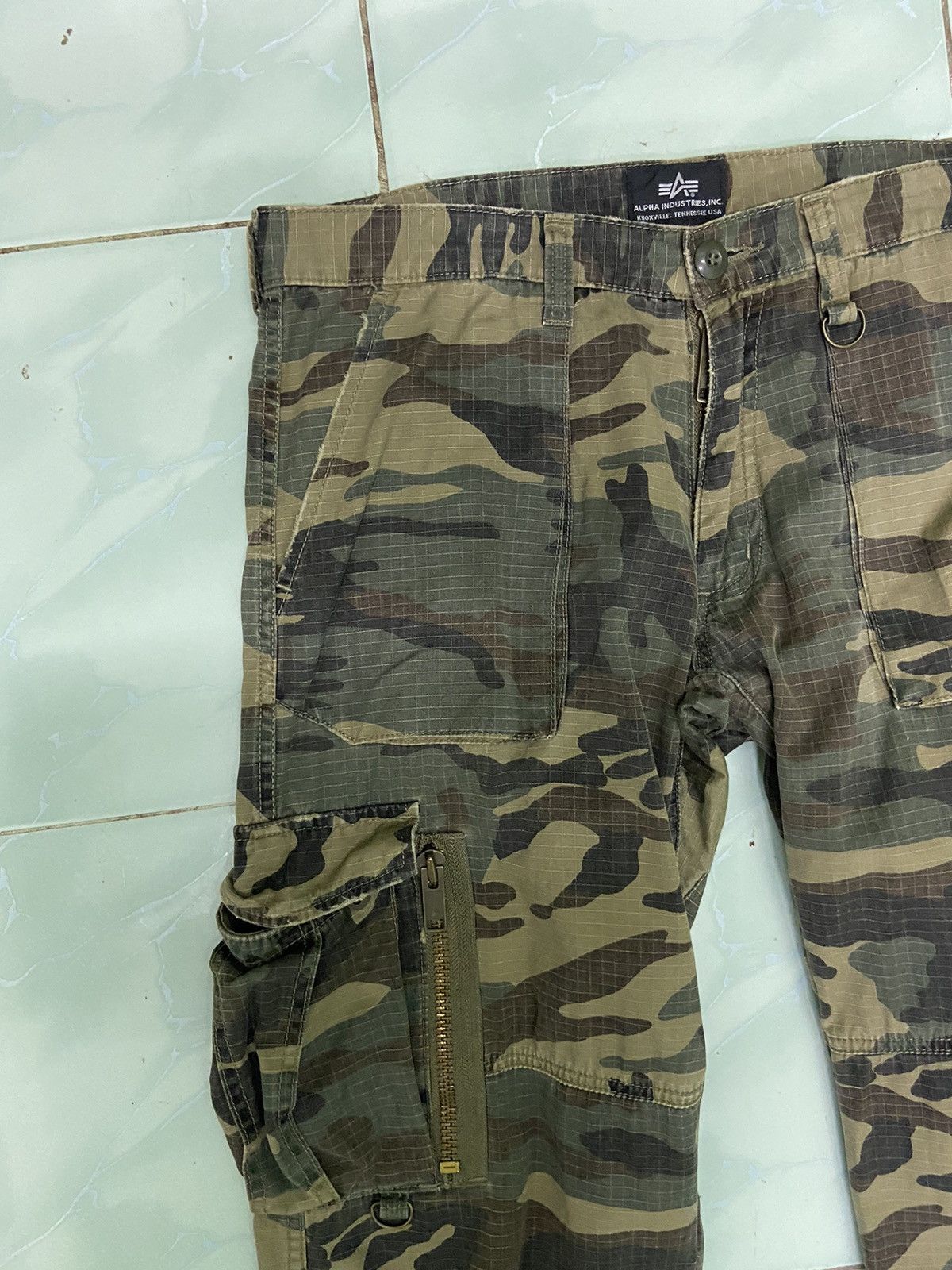 Alpha Industries Alpha industries cargo pants camouflage distressed Size US 34 / EU 50 - 4 Thumbnail