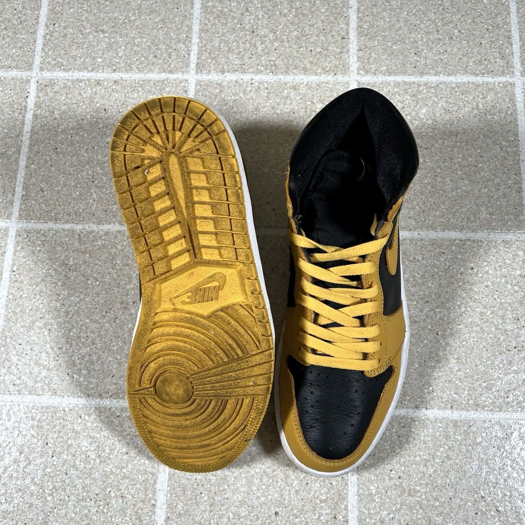 Jordan Brand Nike Air Jordan 1 Sneaker Mens Size 8.5 Yellow Retro High OG Pollen 555088-701 Size US 9 / EU 42 - 4 Thumbnail