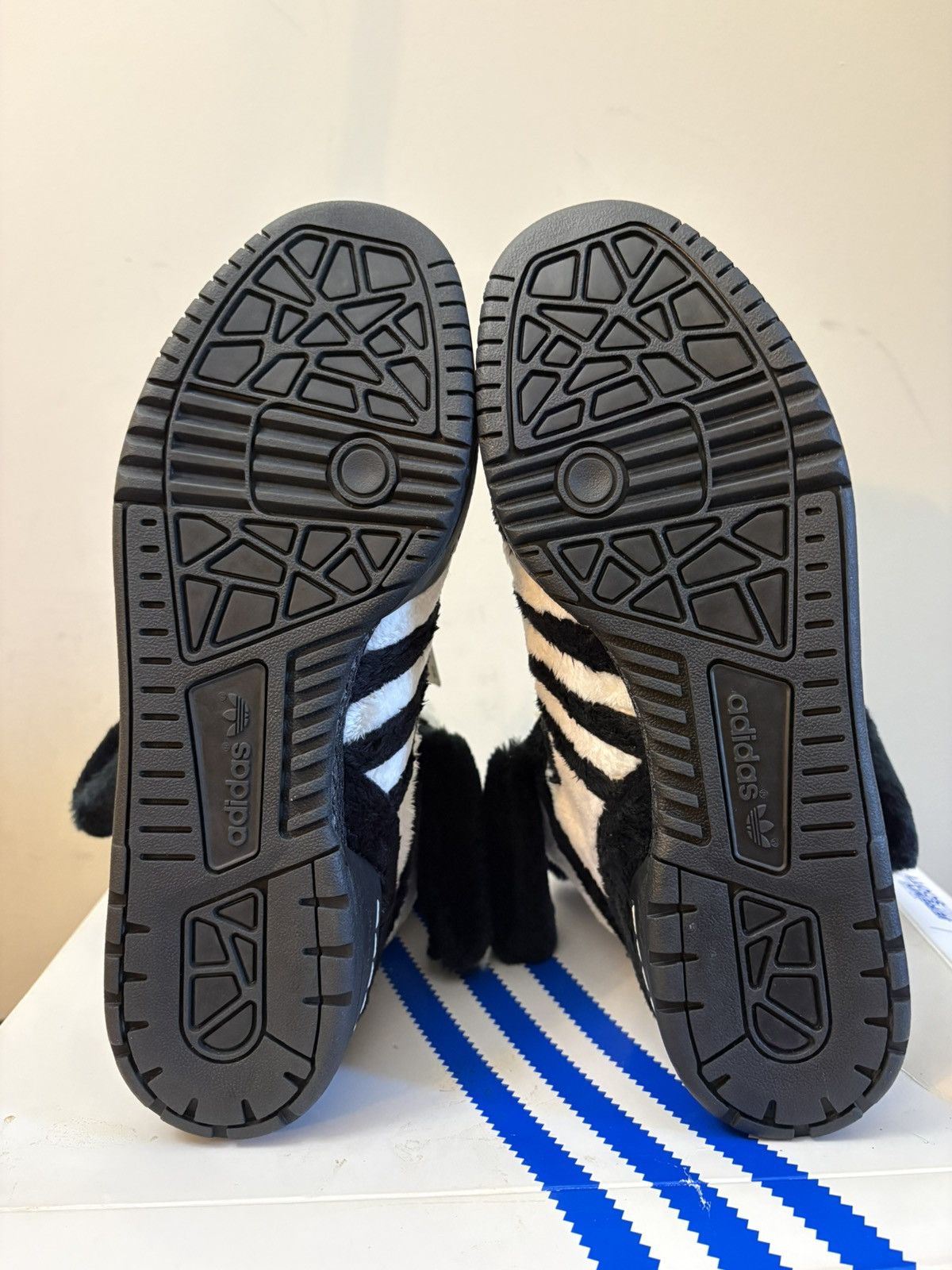 Adidas × Jeremy Scott adidas JS Jeremy Scott Bear Panda Black White Size US 9 / EU 42 - 6 Thumbnail