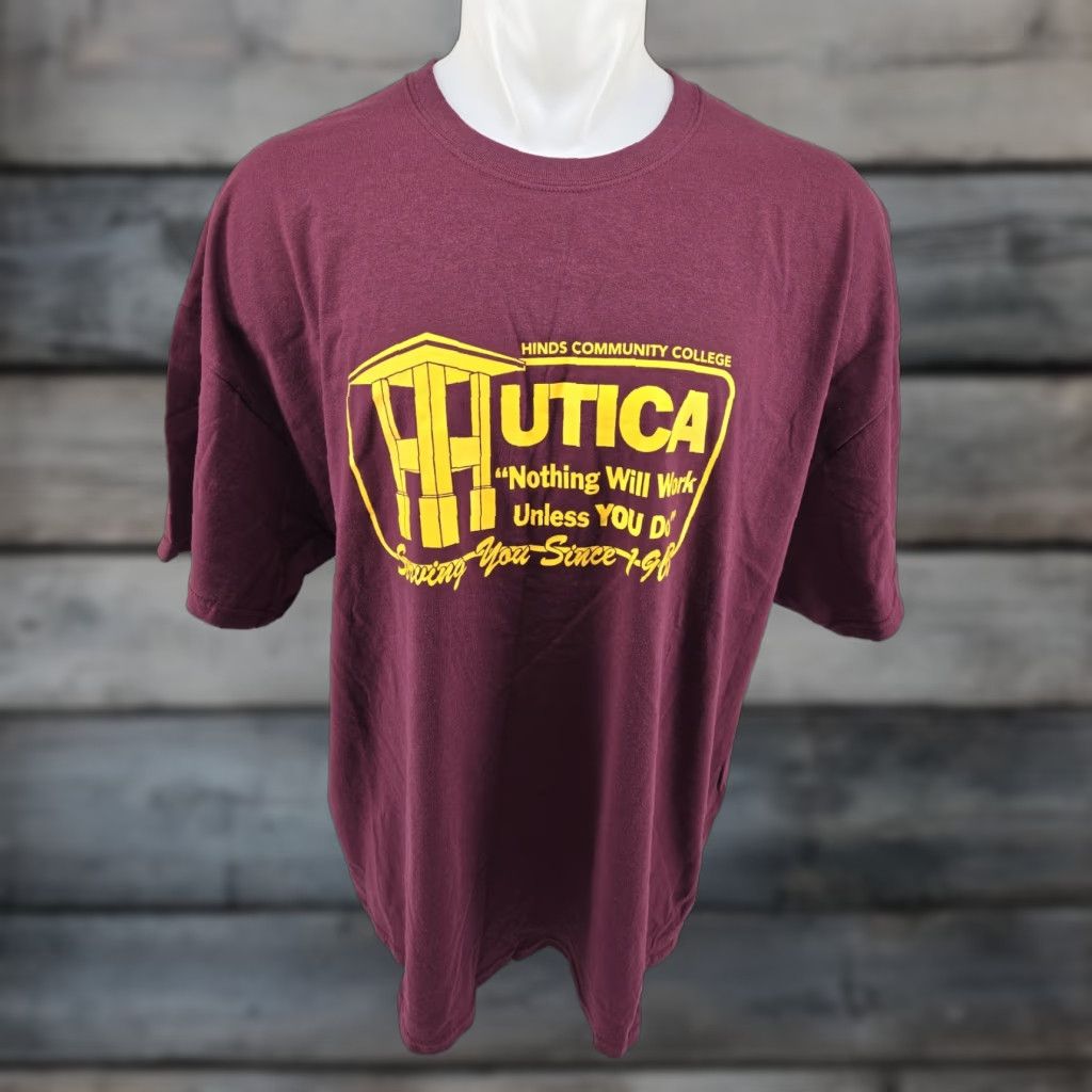 Gildan VINTAGE Gildan HINDS COMMUNITY COLLEGE Maroon T-Shirt Mens 3XL Crew Neck Short Sleeve Logo Knit Cotton Size US XXL / EU 58 / 5 - 1 Thumbnail