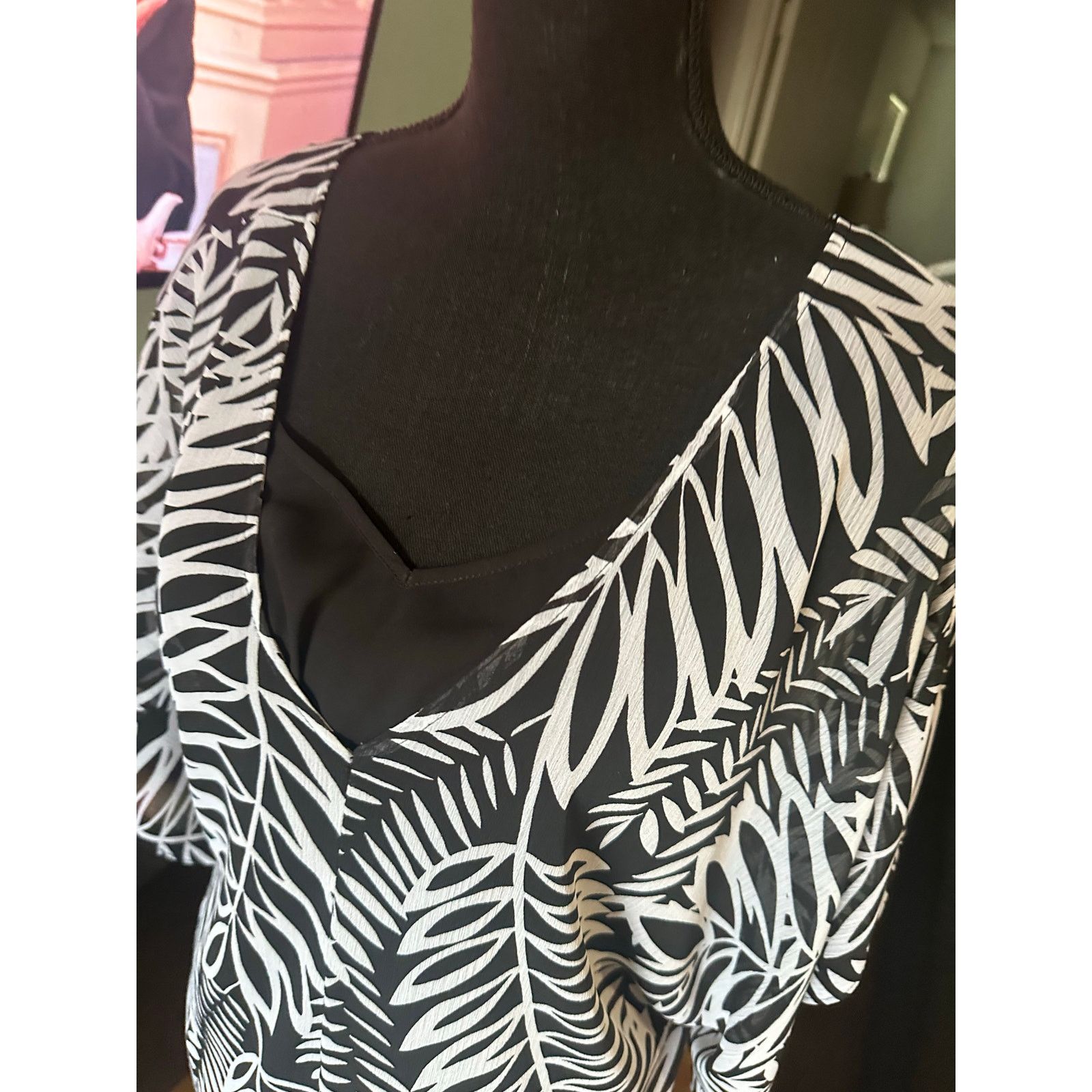 NYDJ NYDJ Women’s Billowy Split Neck Blouse – Size M Size M / US 6-8 / IT 42-44 - 2 Thumbnail