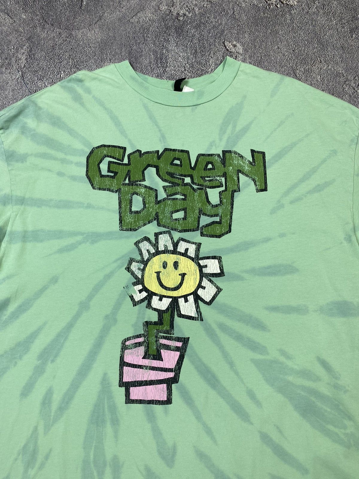 Band Tees Y2K Green Day Flower Logo T-shirt Size L Rock Band Tee Size US L / EU 52-54 / 3 - 3 Thumbnail