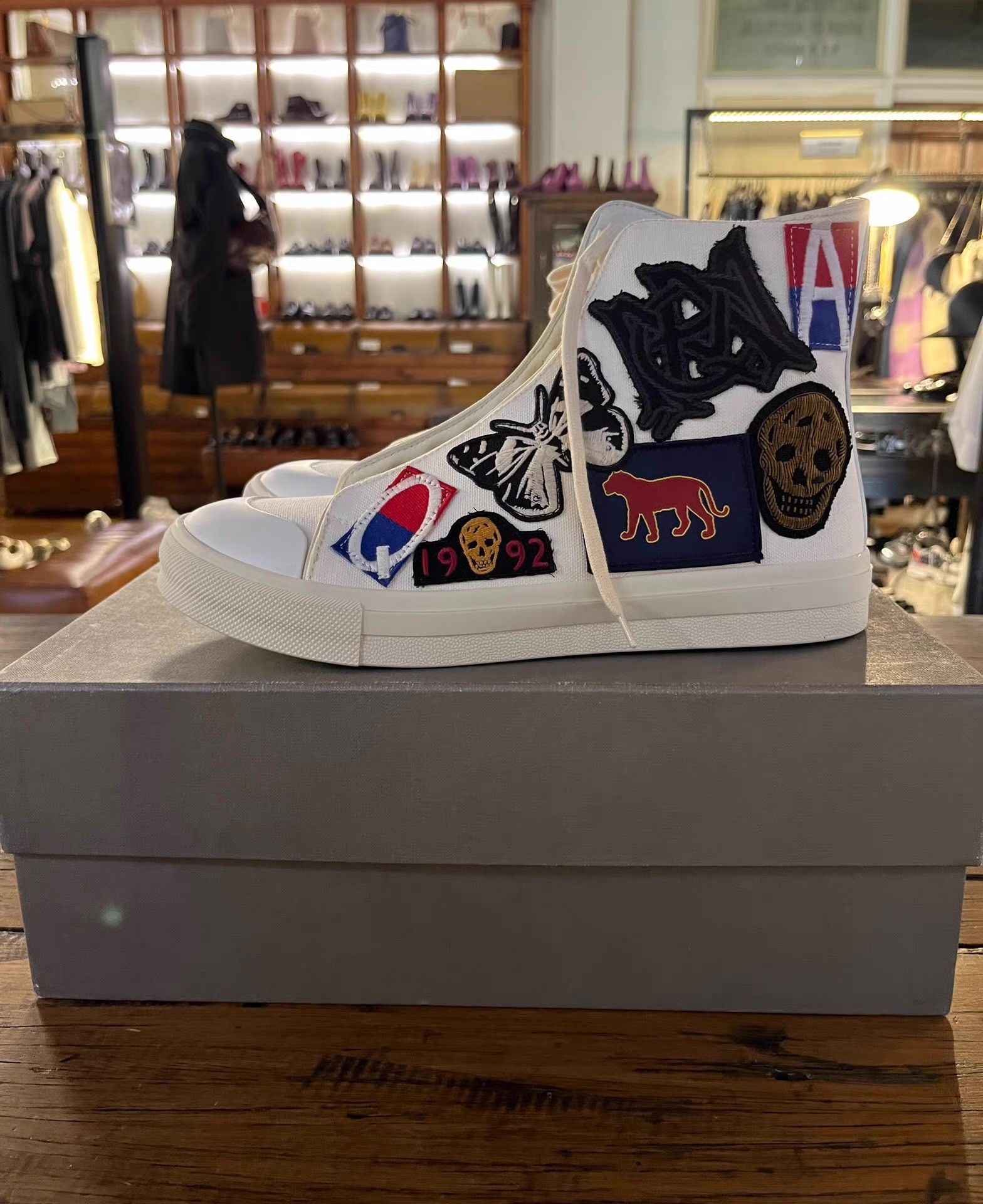 Alexander McQueen Alexander McQueen 17SS men’s white heavy‑emblem Ｑ25 Size US 7 / EU 40 - 7 Thumbnail