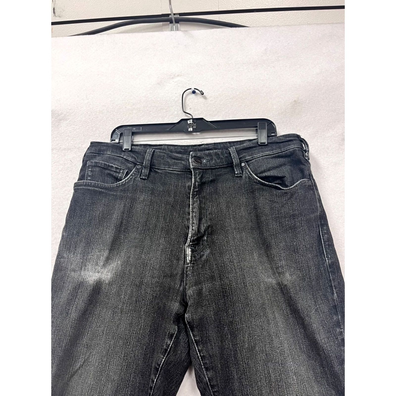 Vintage 34 Heritage Jeans Straight Dark Wash 36 Mens Regular 32 Inseam Denim Belt Loops Five-Pocket Zip Fly Button Closure Pre-Owned Like New Size US 36 / EU 52 - 4 Thumbnail
