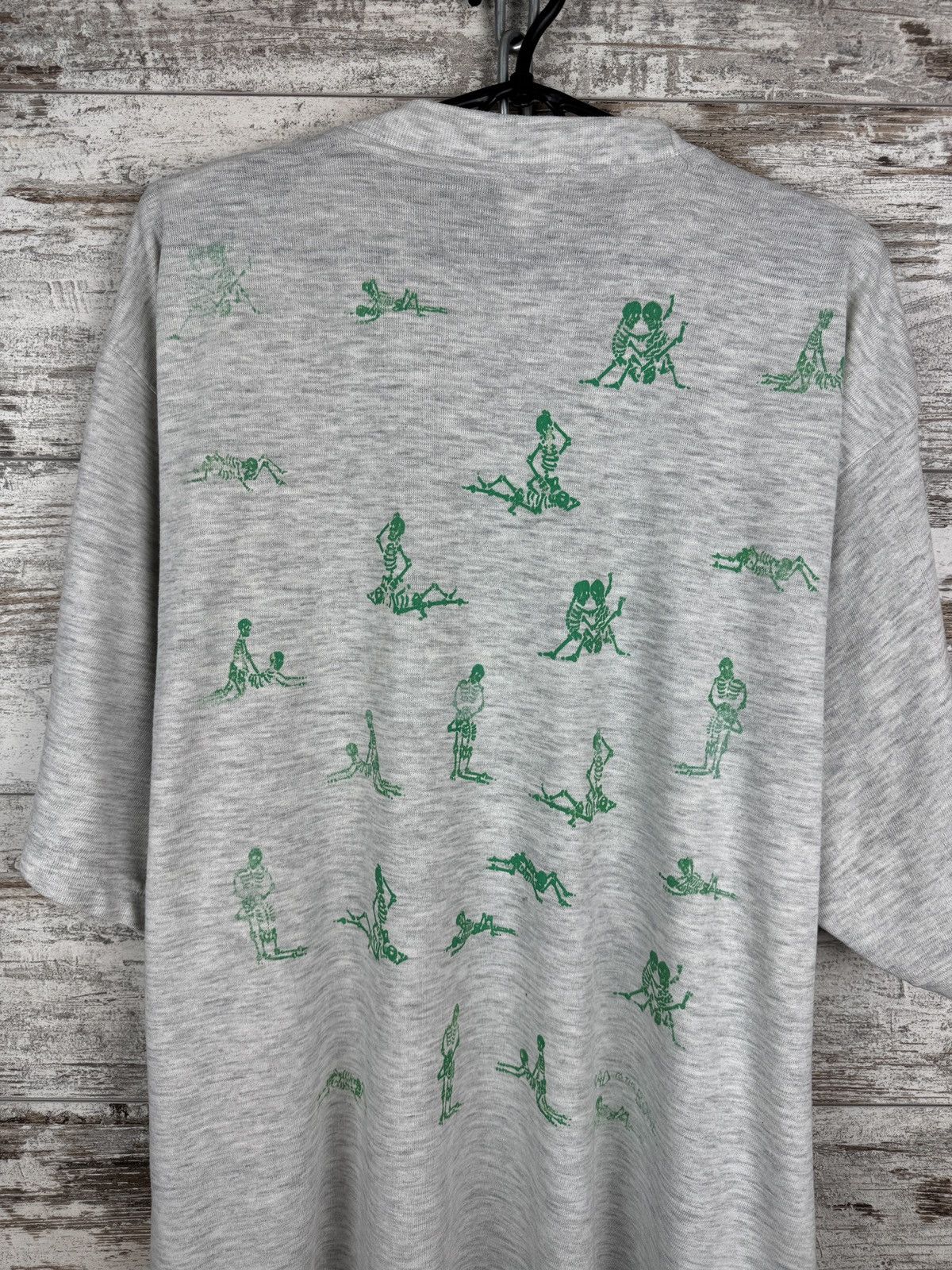 Vintage Vintage Fashion Victim 1990 Boning Skeletons Sex T-Shirt XL Size US XL / EU 56 / 4 - 15 Thumbnail