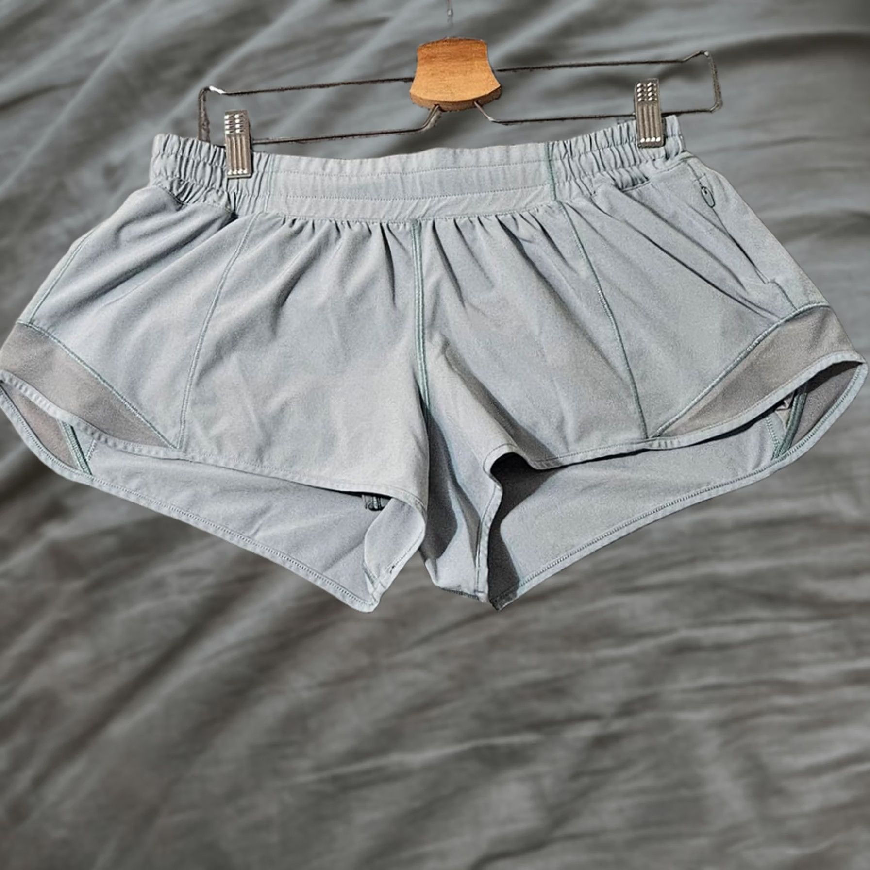 Lululemon Lululemon Women's Green Hotty Hot Short II 2.5" Size 10 Size 32" / US 10 / IT 46 - 1 Thumbnail