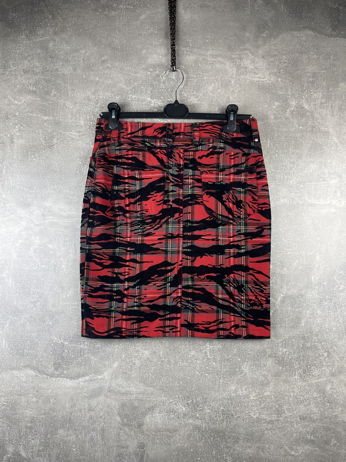 Versace × Versus Versace Versus Versace Archive Runway Red /Black Tartan Camo Skirt Size 27" / US 4 / IT 40 - 4 Thumbnail