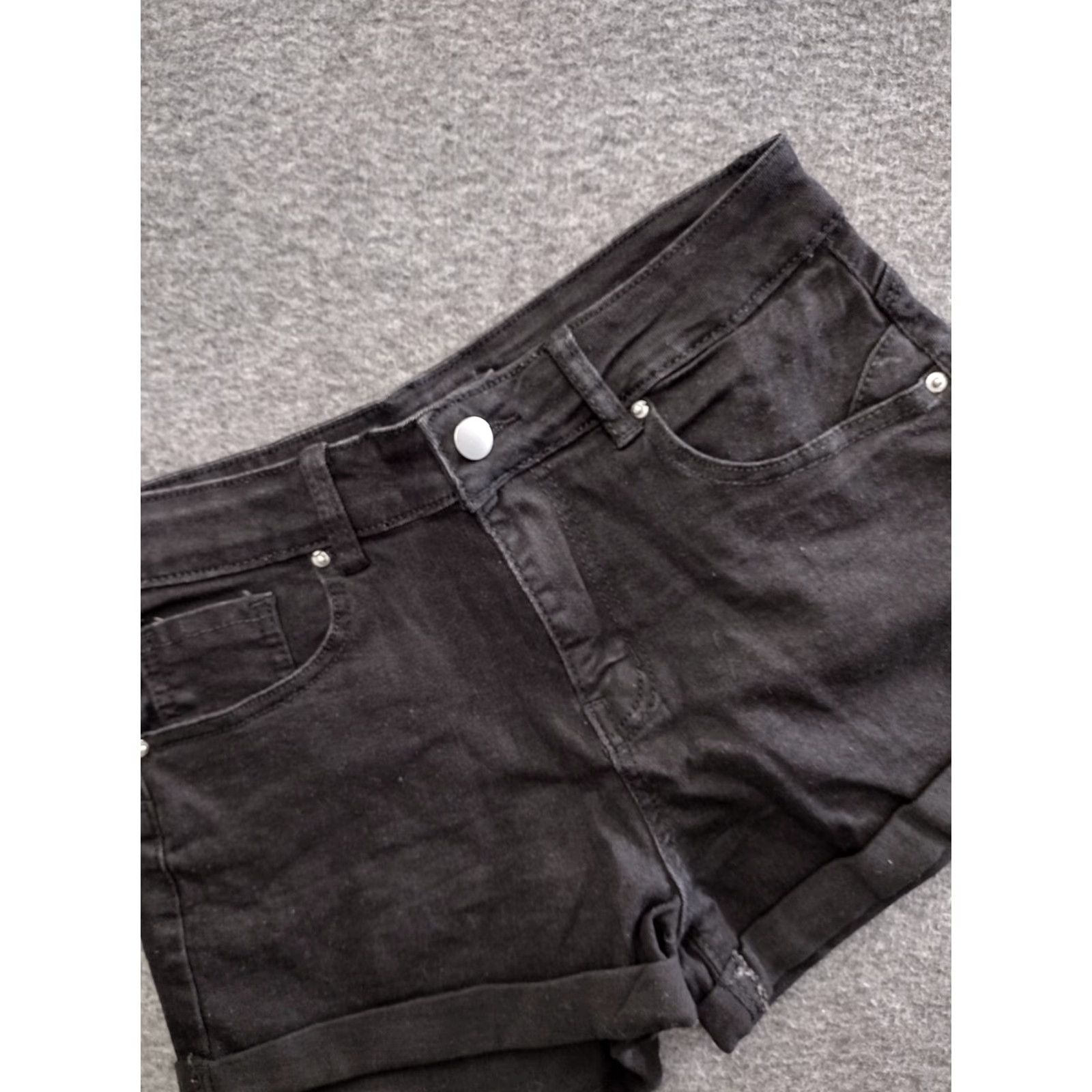 Vintage Women's Mid Rise Stretch Denim Shorts - 2.0 Inseam, Black, M, Cuffed, Flat Front - Casual Denim Shorts, 26" Waist, Regular, Women Size 32" / US 10 / IT 46 - 3 Thumbnail
