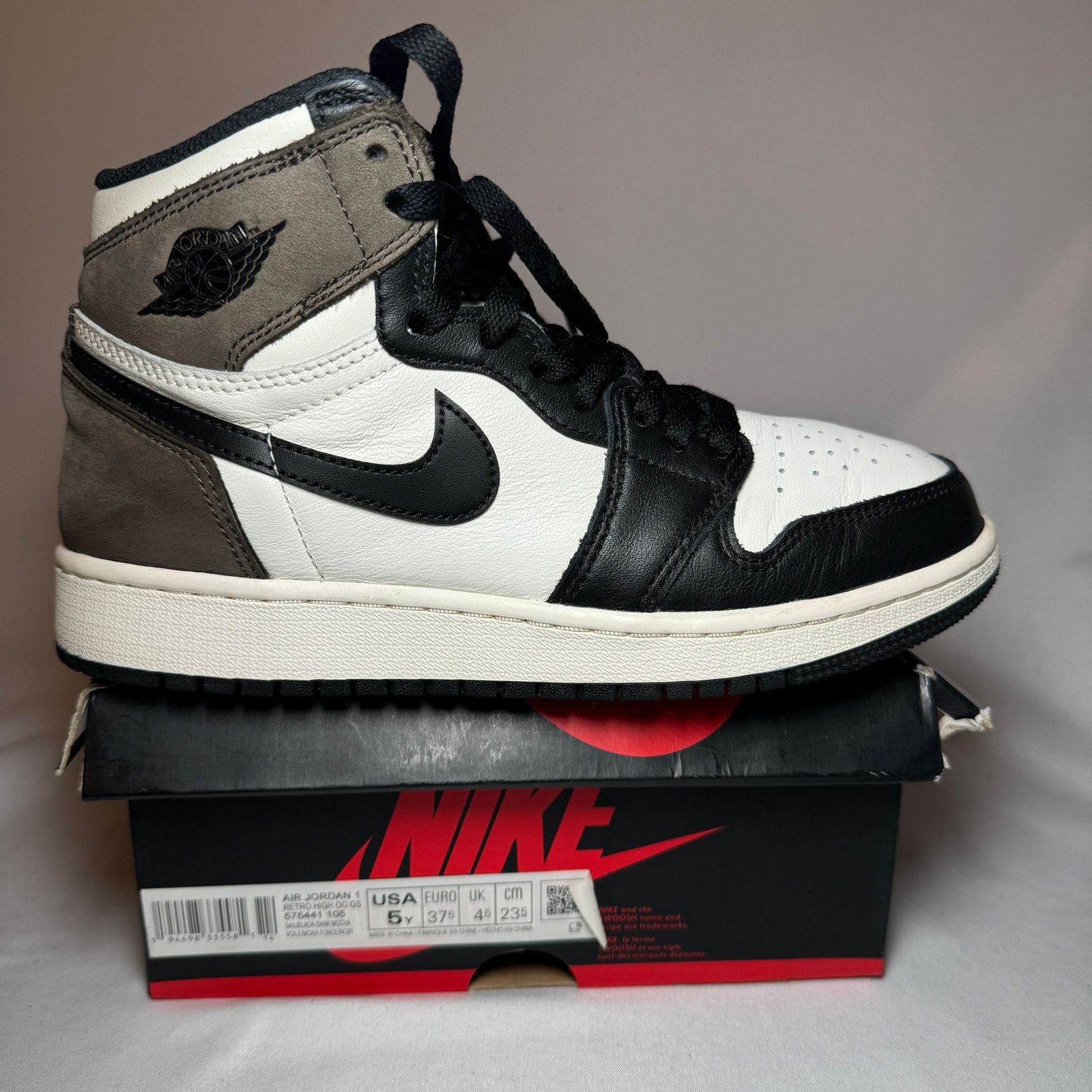 Jordan Brand × Nike Size 5 - Nike Air Jordan 1 Retro High OG GS Dark Mocha Shoes Size US 5 / EU 37 - 1 Thumbnail
