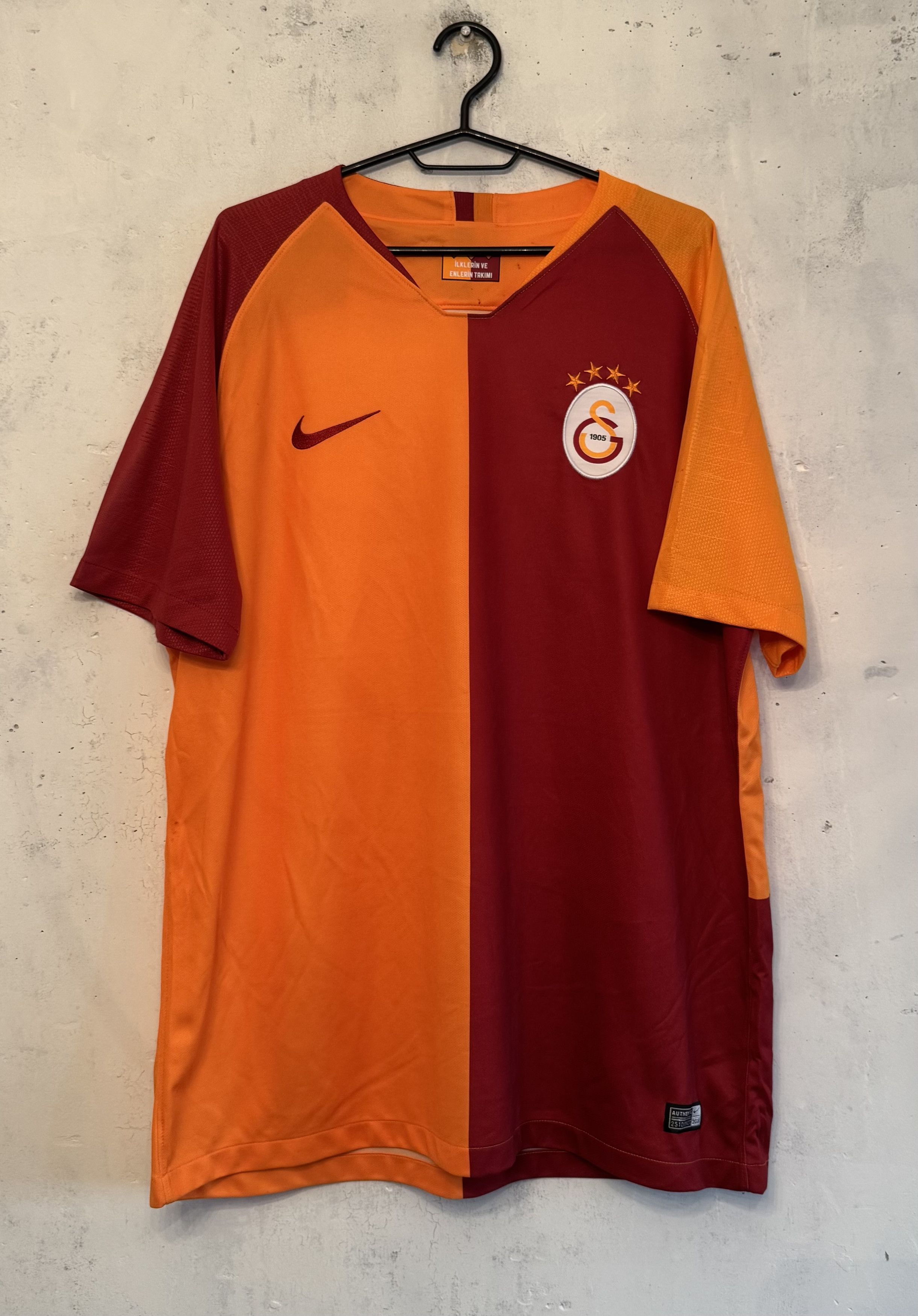 Nike Galatasaray 2018 2019 Home Football Soccer Jersey Shirt Nike Size US XL / EU 56 / 4 - 1 Thumbnail