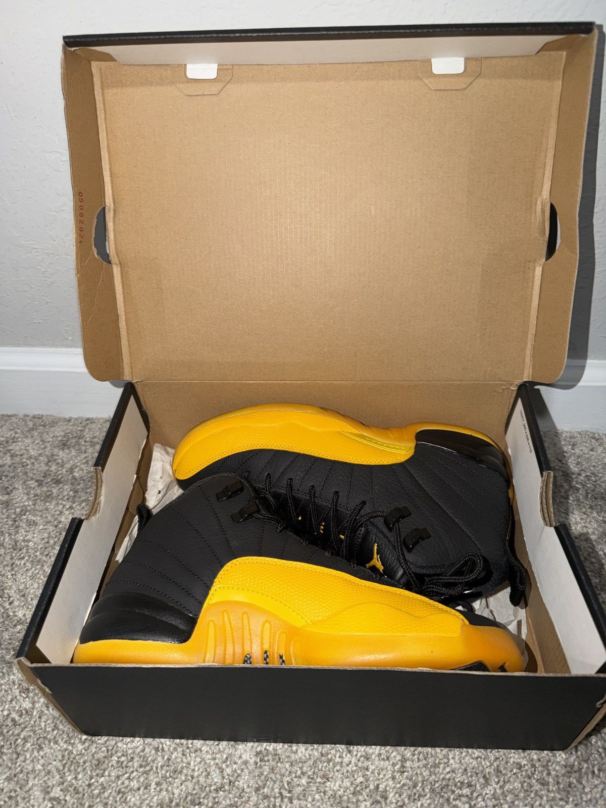 Jordan Brand Jordan 12 Retro University Gold Size US 6.5 / EU 39-40 - 7 Thumbnail
