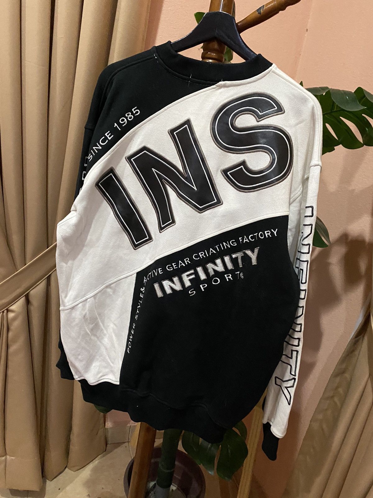 Vintage VINTAGE EMBROIDERED INFINITY SPORTS SWEATSHIRT Size US L / EU 52-54 / 3 - 9 Thumbnail