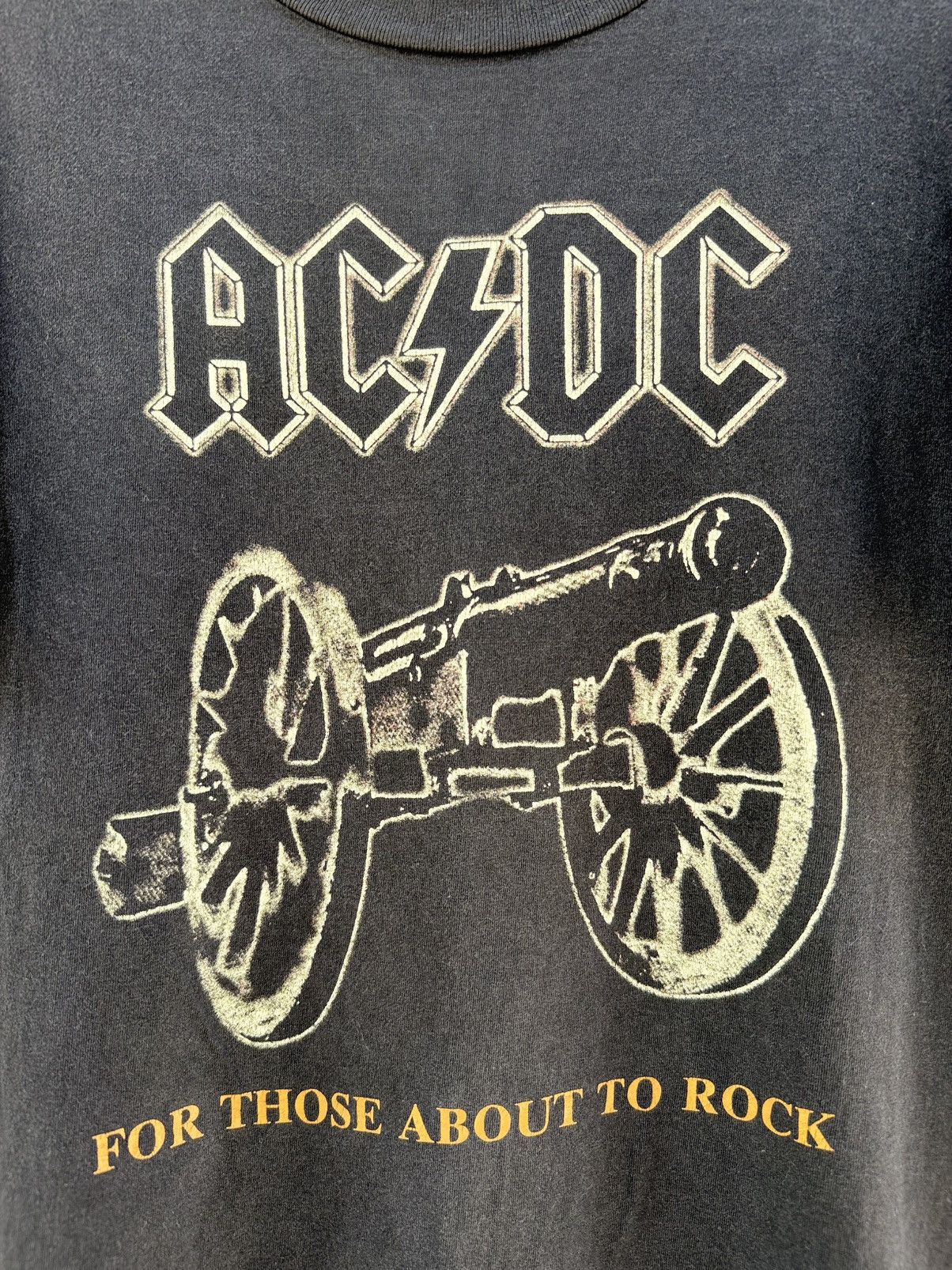 Band Tees Thrashed Vintage 90s ACDC WE SALUTE YOU Rock Grunge Faded T Size US L / EU 52-54 / 3 - 3 Thumbnail
