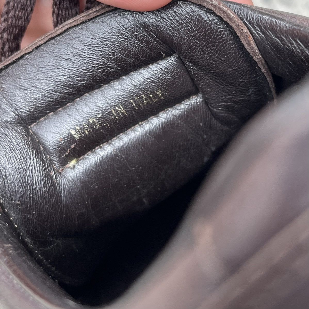 Louis Vuitton LOUIS VUITTON CLASSIC SNEAKER Size US 9 / IT 39 - 10 Thumbnail