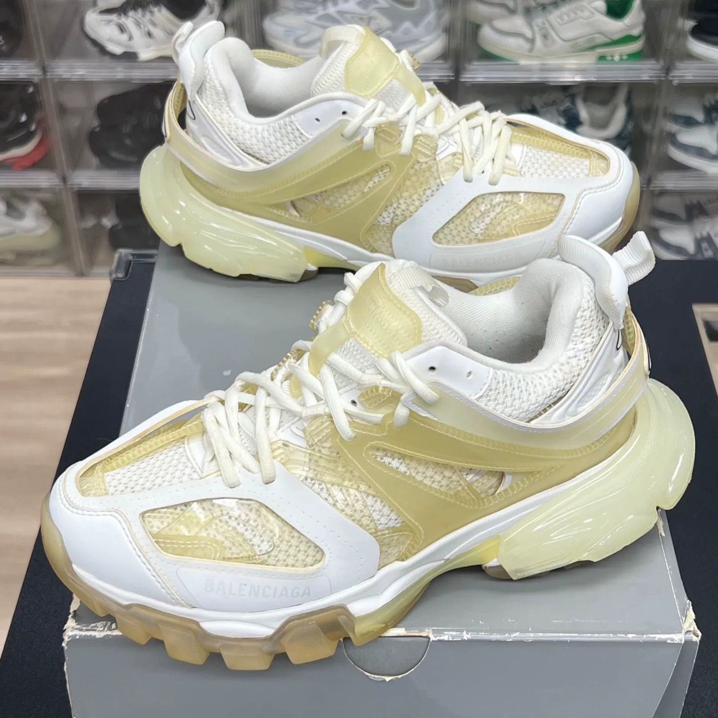 Balenciaga Balenciaga White Designer Casual Size US S / EU 44-46 / 1 - 1 Thumbnail