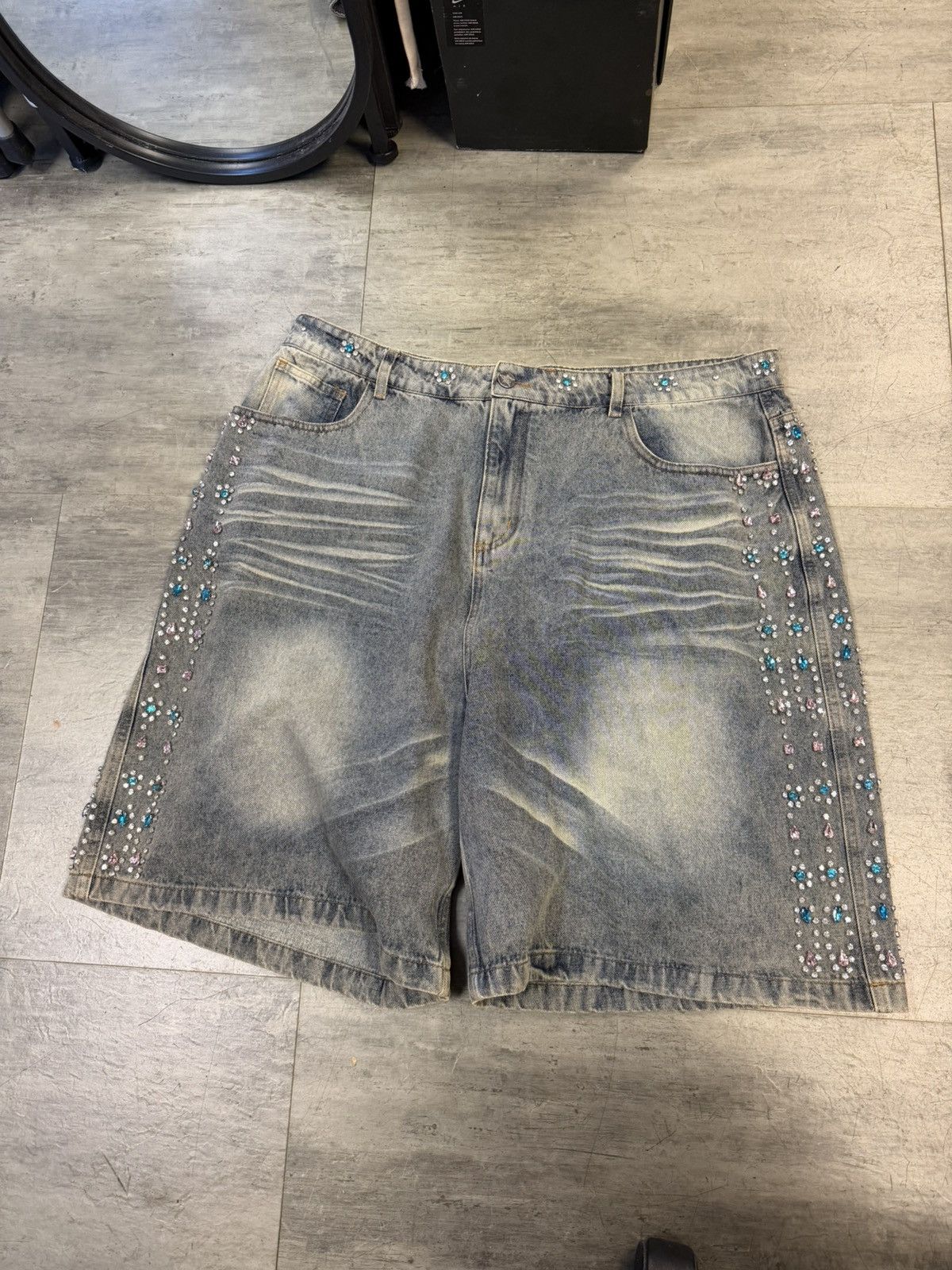 Vale Vale dreams valley candy studded jorts new 38 Size US 38 / EU 54 - 1 Thumbnail