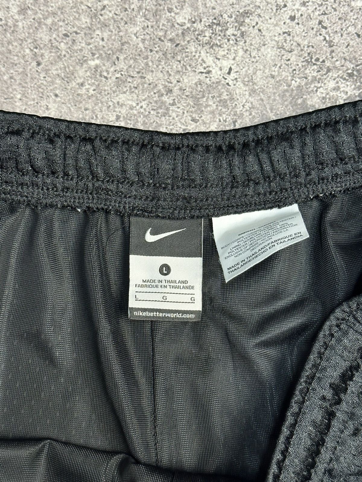 Other VINTAGE NIKE Y2K MESH SHORTS EMBROIDERED SWOOSH BLACK 90s Size US 33 - 9 Thumbnail