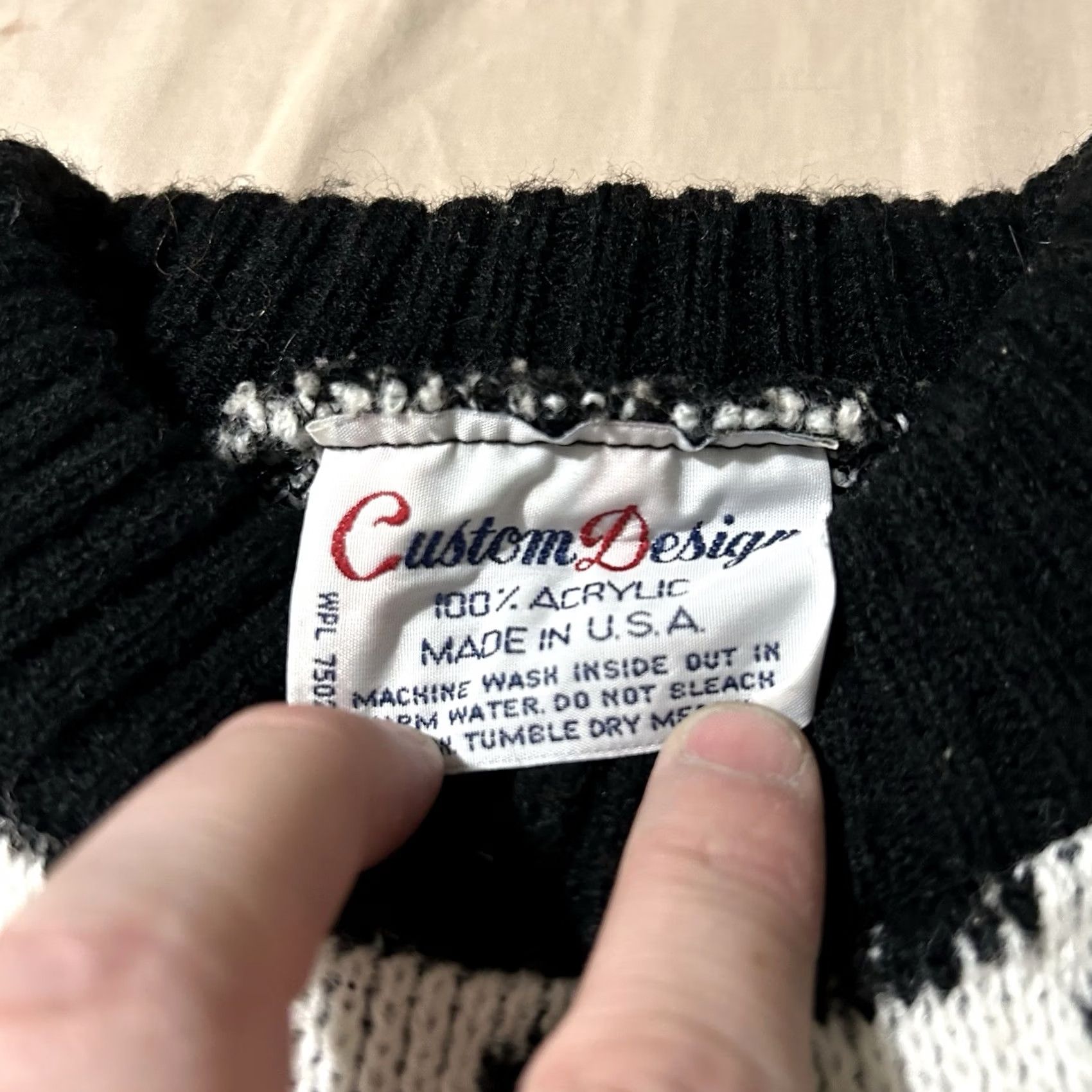 Vintage VINTAGE 90s Dalmatian Cats Teddy Bears Hearts Polka Dots Knit Sweater Medium Mens/Boys? Size M / US 6-8 / IT 42-44 - 4 Thumbnail