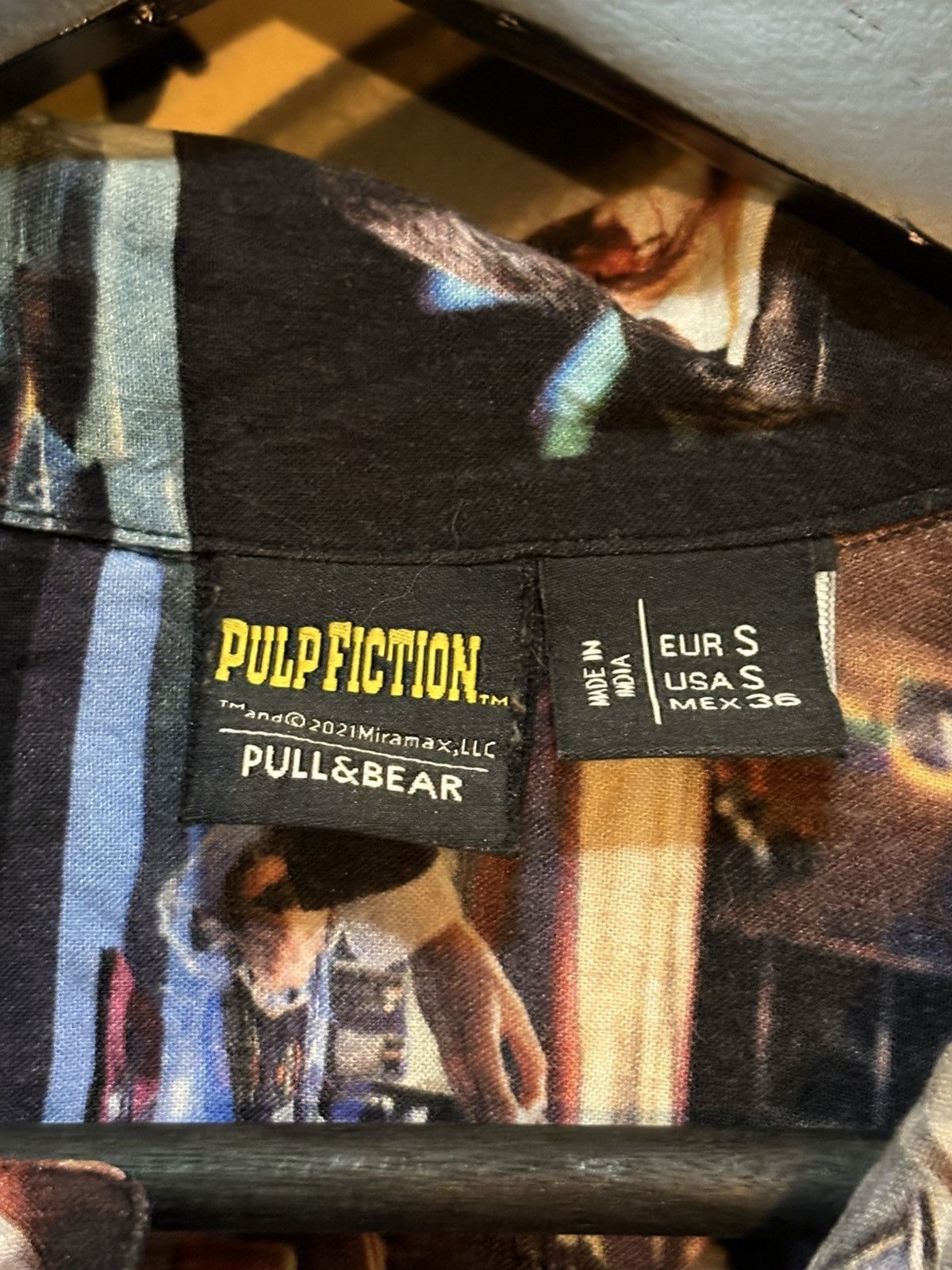 Pull & Bear licensed pulp fiction shirt Size US S / EU 44-46 / 1 - 3 Thumbnail