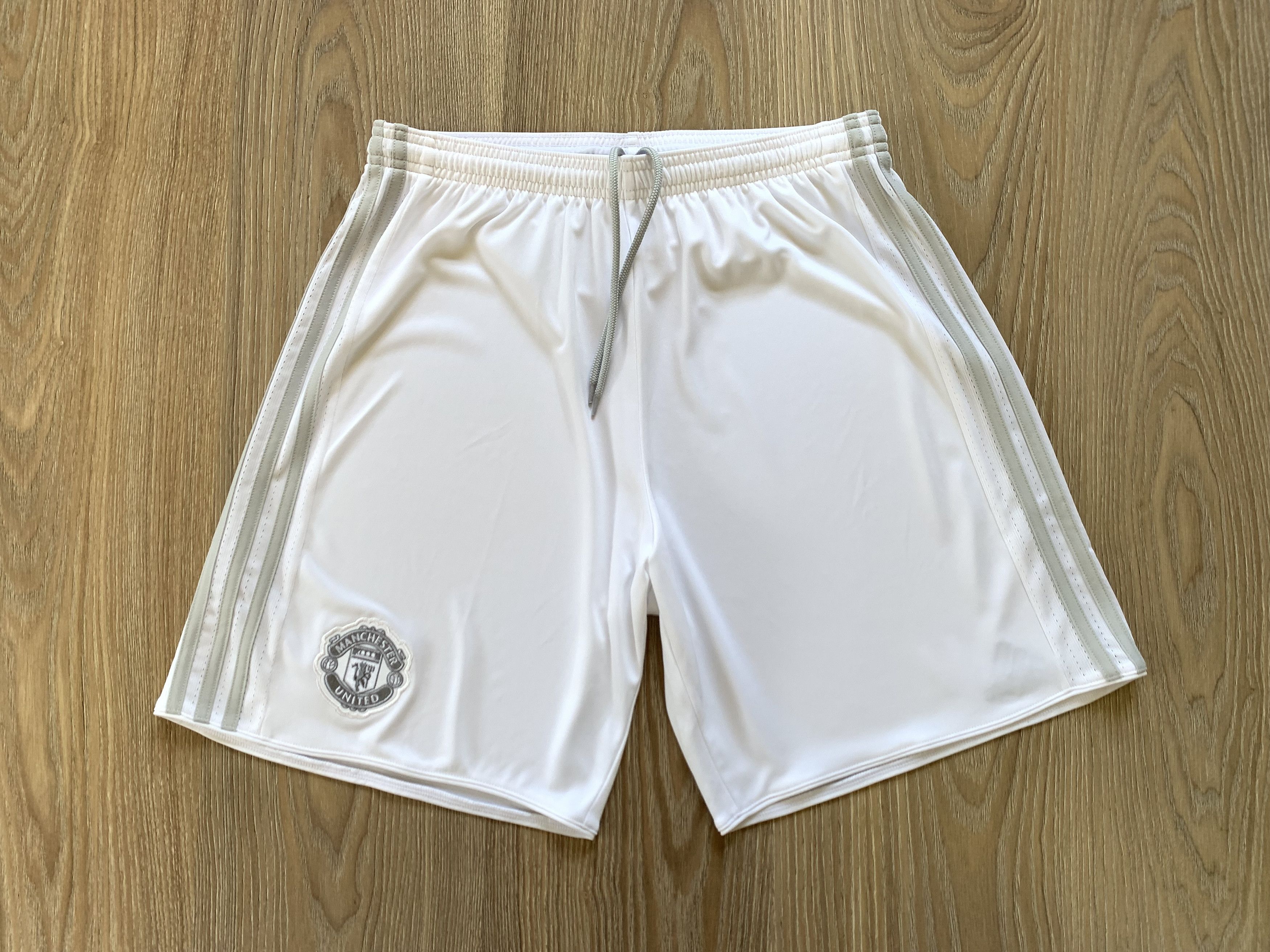 Adidas Adidas Manchester United Soccer Shorts 2017 Size US 30 / EU 46 - 2 Thumbnail